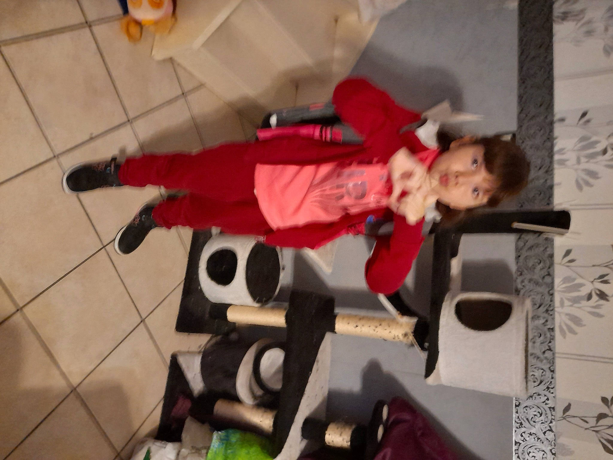 Ninon a rejoint le concours — aidez-le/la à gagner de superbes lots ! animation, baby, boot, carmine, child, costume, fictional_character, flooring, fun, hat, person, room, toddler