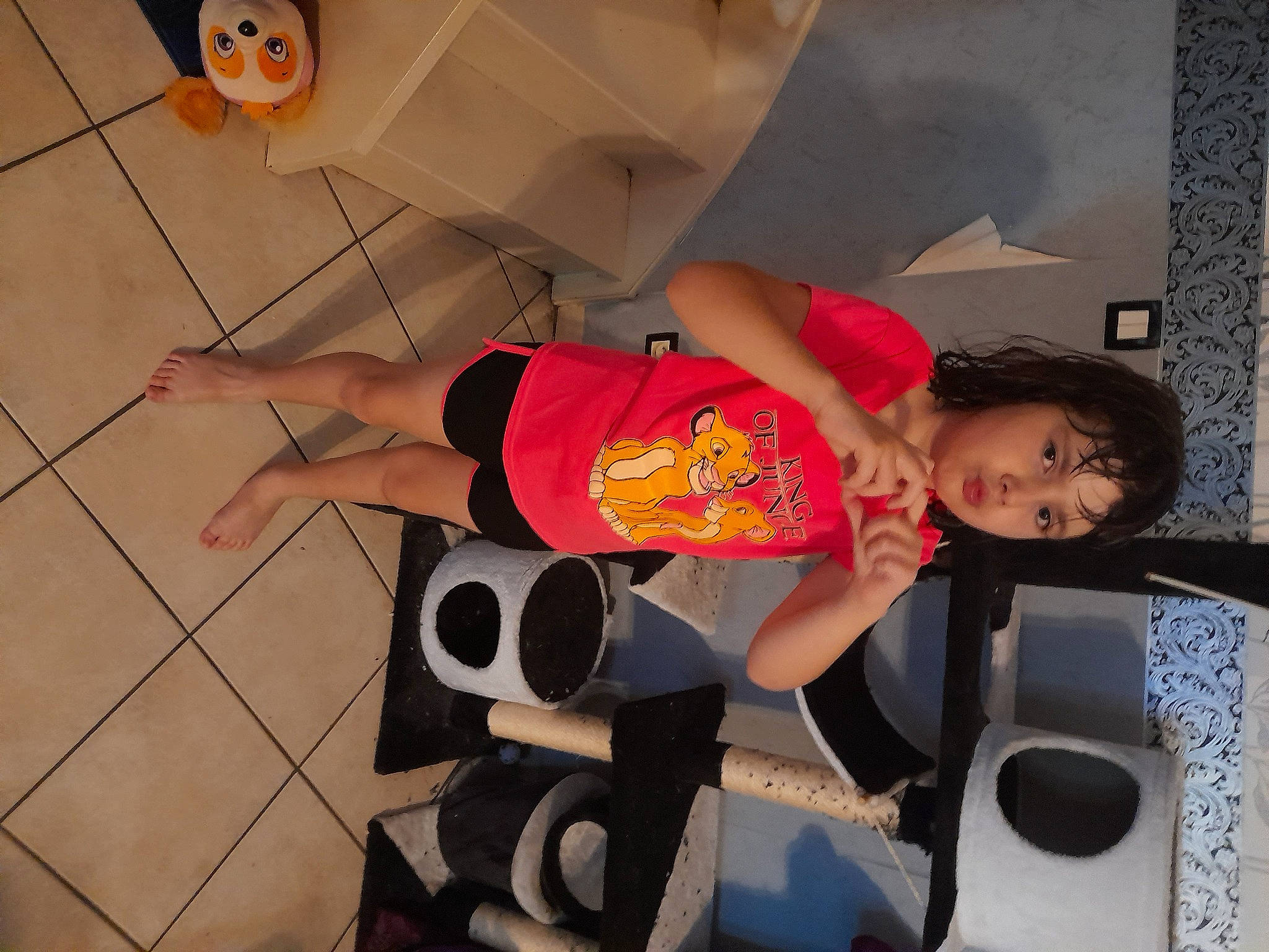 Ninon participe au concours pour gagner de l'argent avec cette photo : art, automotive_design, automotive_tire, child, cool, finger, floor, flooring, fun, human_leg, leg, person, shorts, sneakers, space, t_shirt, textile, thigh, tire, toddler