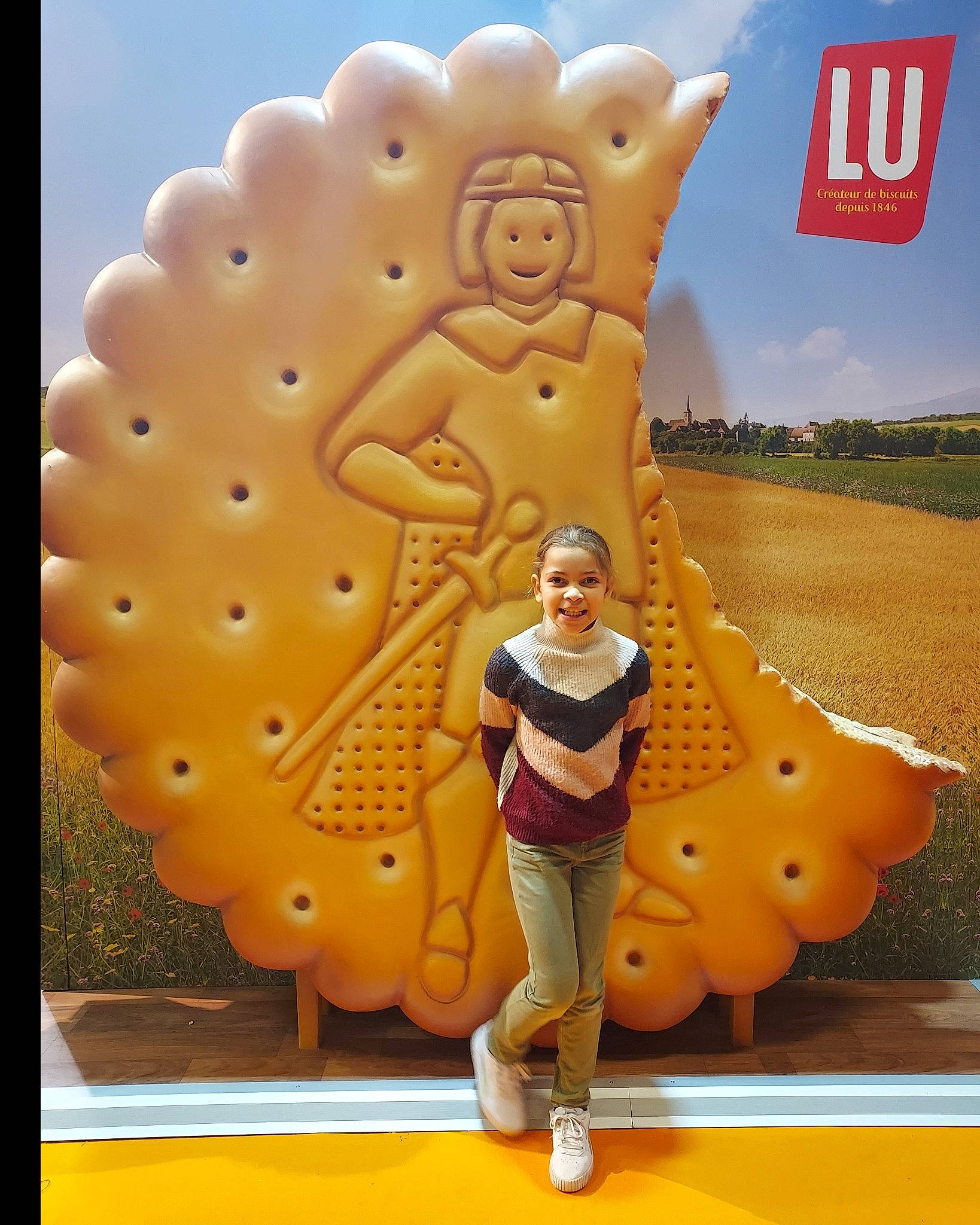 Naelle a rejoint le concours — aidez-le/la à gagner de superbes lots ! animation, art, carving, cloud, fun, games, gesture, happy, illustration, joy, landscape, leisure, person, recreation, sculpture, sky, stairs, tourism, travel, visual_arts