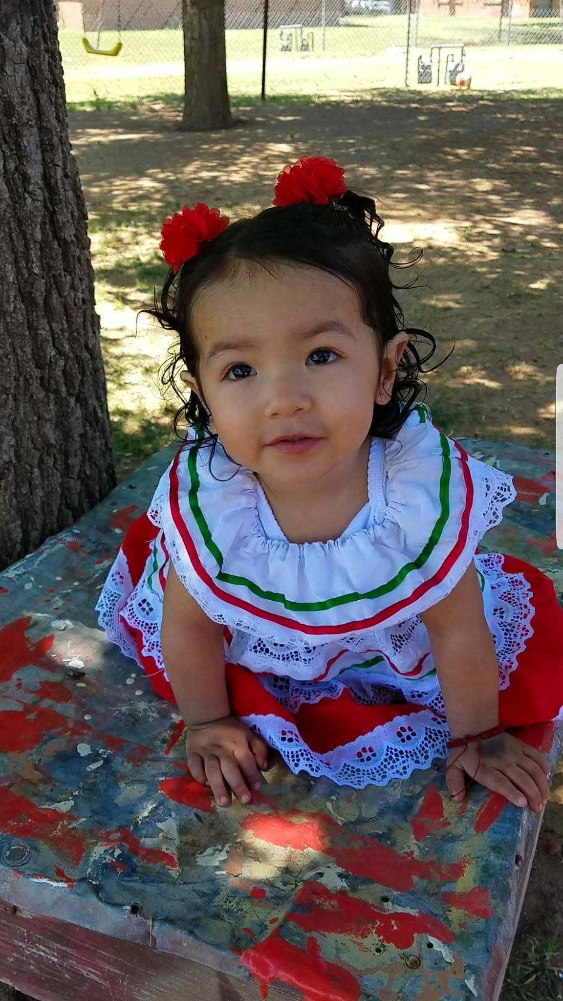 Emree is registered to the contest to win money with this photo: baby, child, hair_accessory, headgear, person, play, toddler