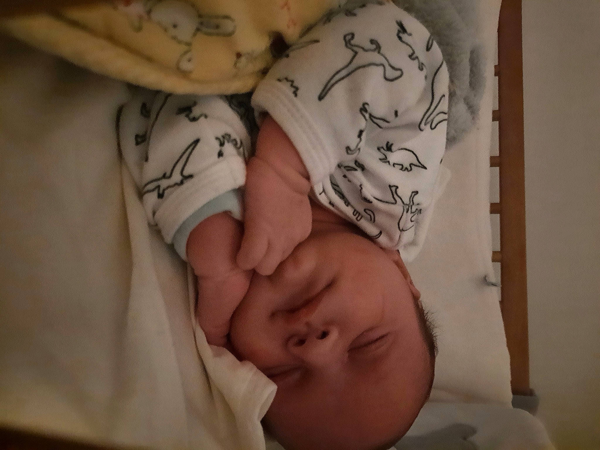 Milhan a rejoint le concours — aidez-le/la à gagner de superbes lots ! baby, baby_products, baby_sleeping, baby_toddler_clothing, bedtime, cheek, chest, child, comfort, gesture, linens, mouth, nap, pattern, person, room, skin, sleep, sleeve, textile