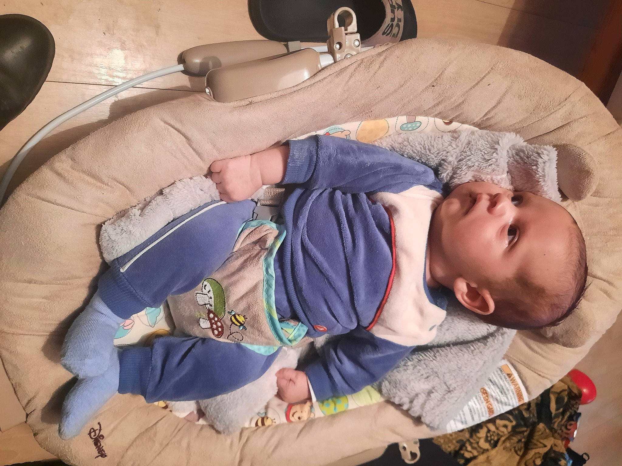 Milhan participe au concours pour gagner de l'argent avec cette photo : baby, baby_carriage, baby_products, baby_toddler_clothing, bedtime, car_seat, cheek, child, comfort, linens, nap, person, room, sitting, sleep, toddler