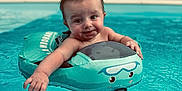 Milo a rejoint le concours — aidez-le/la à gagner de superbes lots ! baby, pool, water, floatie, child, swimming, aqua, summer, outdoor, cute, infant, splash, playful, fun, recreation, happy, skin, face, hand, goggles