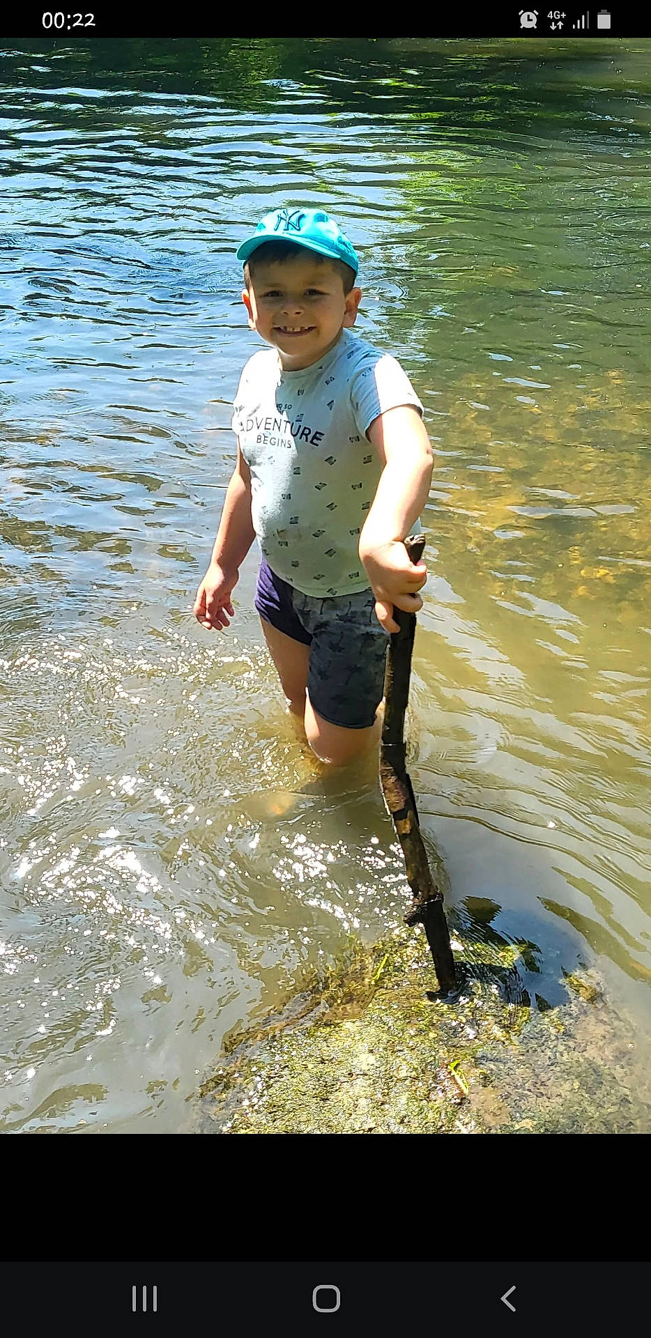 Dawson a rejoint le concours — aidez-le/la à gagner de superbes lots ! baseballcap, boy, cap, child, clothing, face, hat, head, lake, male, nature, outdoors, person, photography, portrait, rock, sea, shorts, summer, water