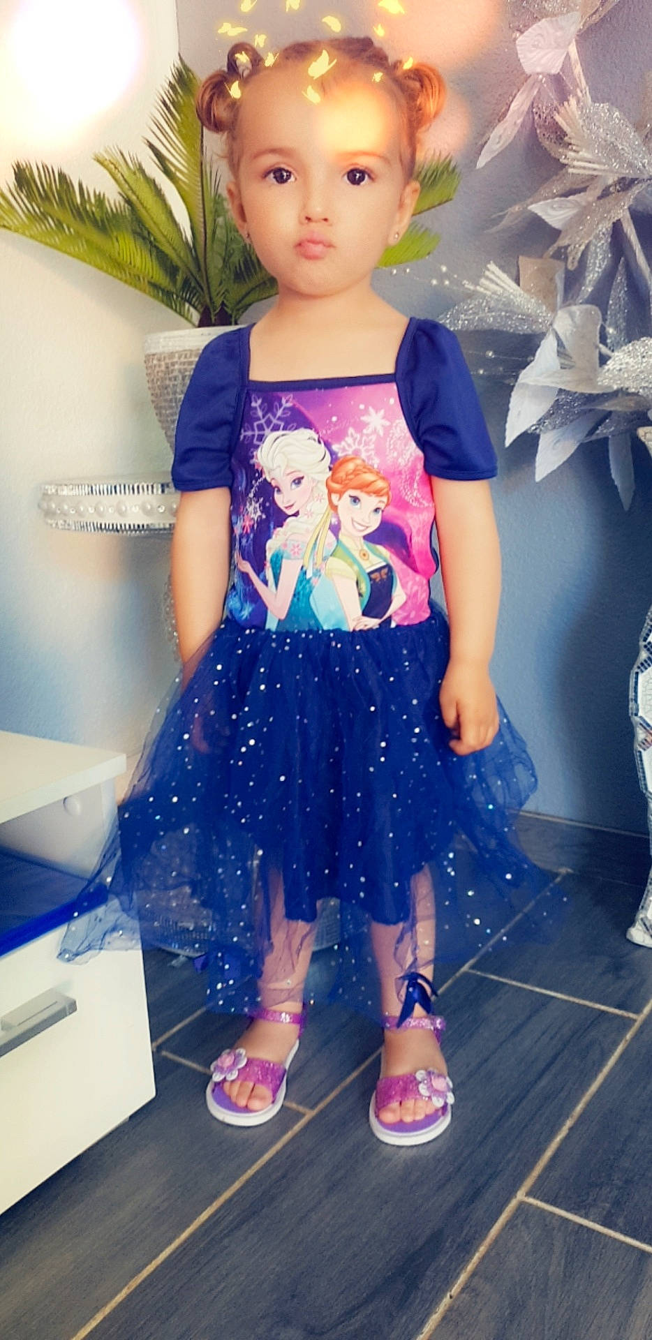 Kaïssy a rejoint le concours — aidez-le/la à gagner de superbes lots ! blue, child, child_model, clothing, costume, dress, footwear, lavender, pattern, person, plant, purple, shoe, t_shirt, toddler