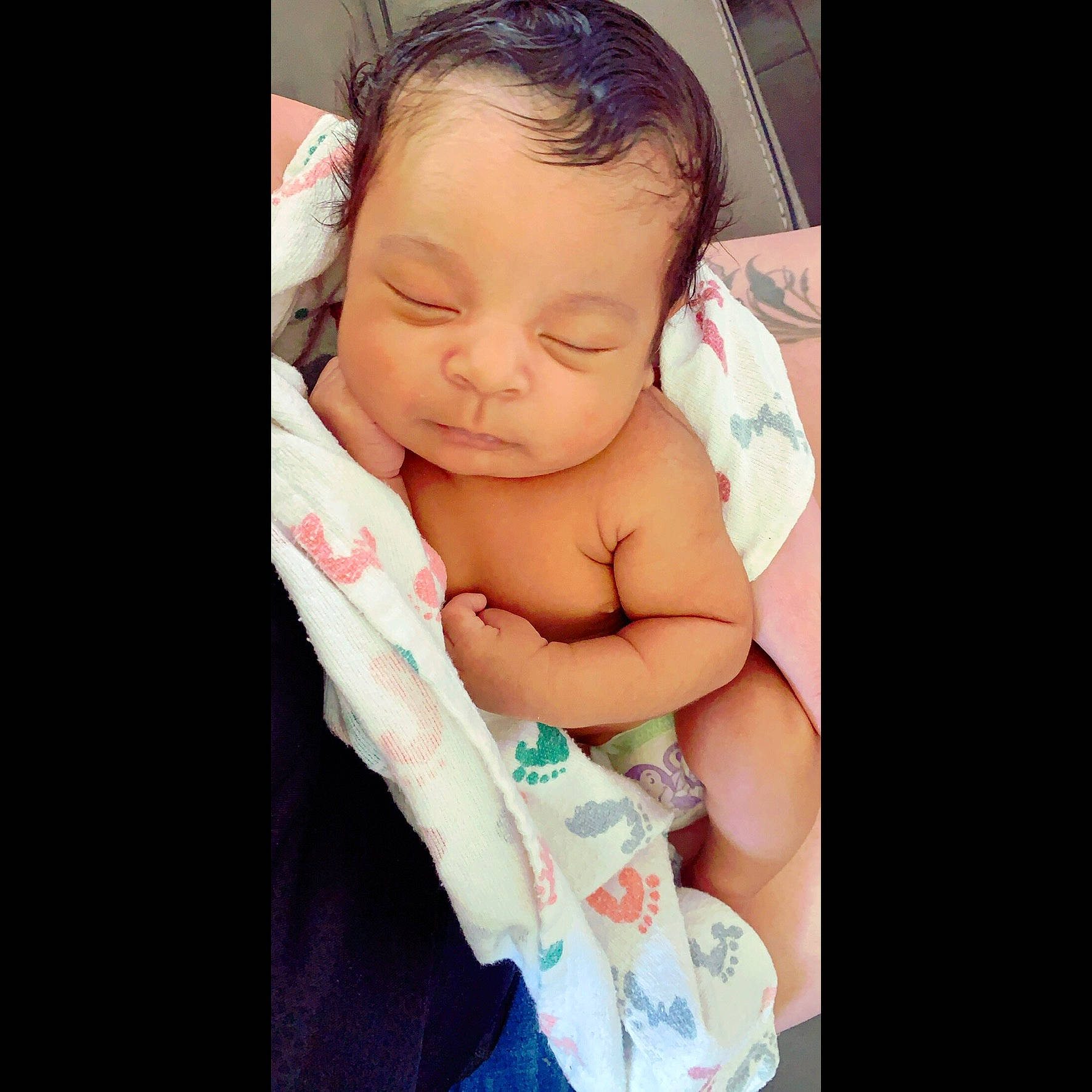 Jakobi is registered to the contest to win money with this photo: arm, baby, beauty, birth, cheek, child, chin, eye, face, facial_expression, forehead, hand, head, human, lip, mouth, nose, person, skin, smile