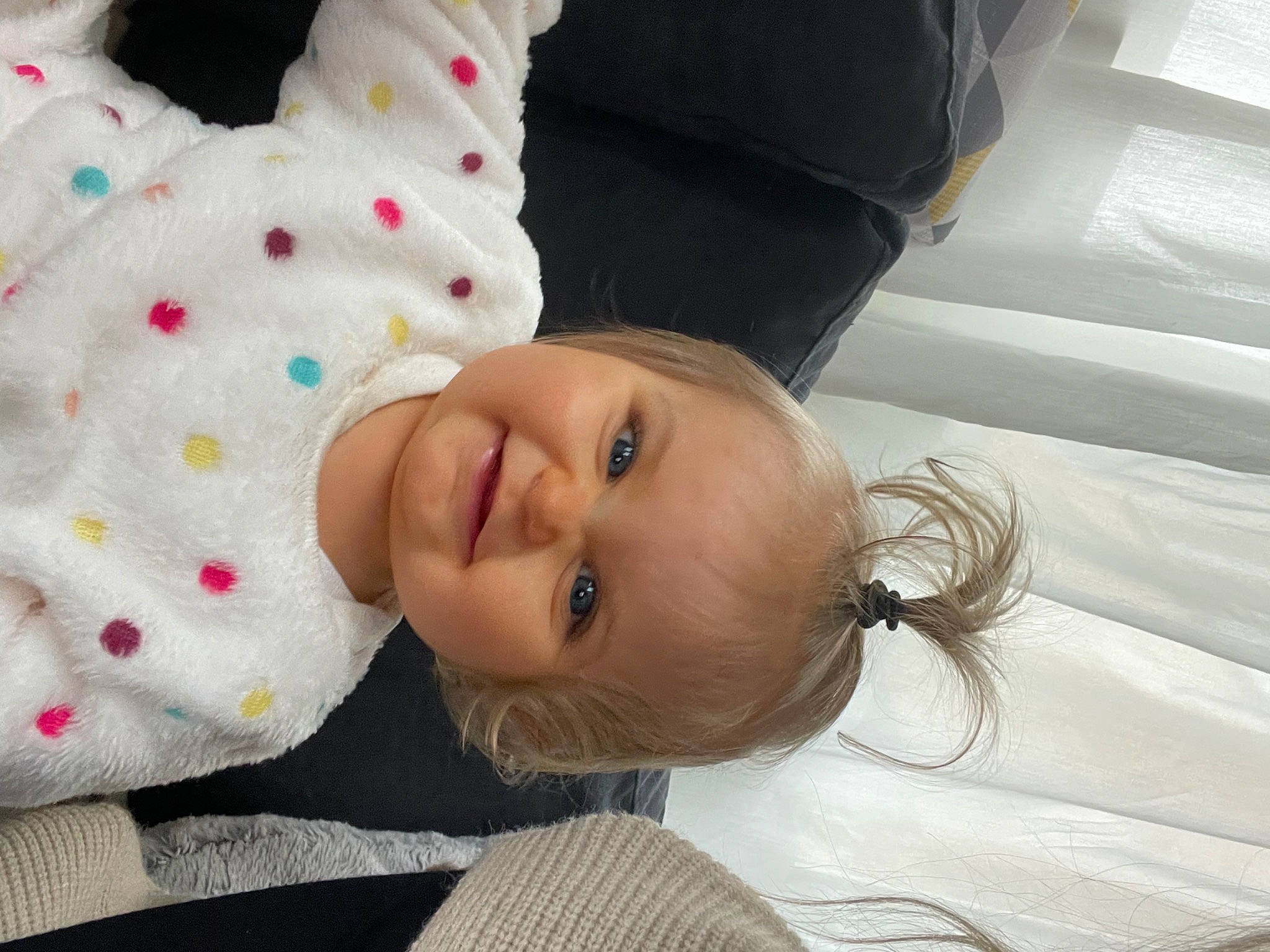 Jade participe au concours pour gagner de l'argent avec cette photo : baby, baby_products, baby_toddler_clothing, cheek, child, comfort, facial_expression, happy, hat, joy, linens, lip, mammal, nose, pattern, person, room, skin, sleeve, smile