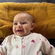 Bianca participe au concours pour gagner de l'argent avec cette photo : baby, blanket, child, comfort, couch, cozy, cute, fabric, face, happy, heart_pattern, indoor, infant, onesie, portrait, relaxed, smiling, warm, yellow_blanket, young