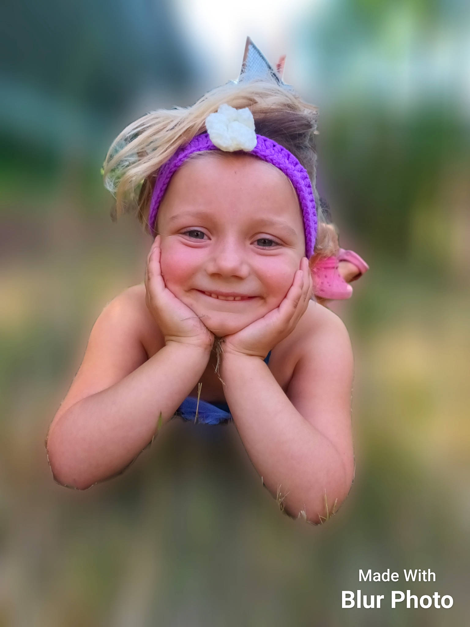 Pearley participe au concours pour gagner de l'argent avec cette photo : baby, electric_blue, face, fashion_accessory, flash_photography, gesture, grass, grassland, happy, headband, headpiece, headwear, insect, jewellery, joy, meadow, party_supply, people_in_nature, person, plant