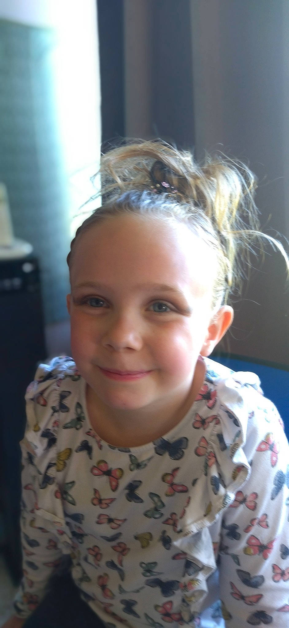 Dana participe au concours pour gagner de l'argent avec cette photo : cheek, chin, ear, eye, eyebrow, eyelash, flash_photography, forehead, fun, happy, iris, jaw, joy, lip, mouth, neck, nose, person, skin, sleeve