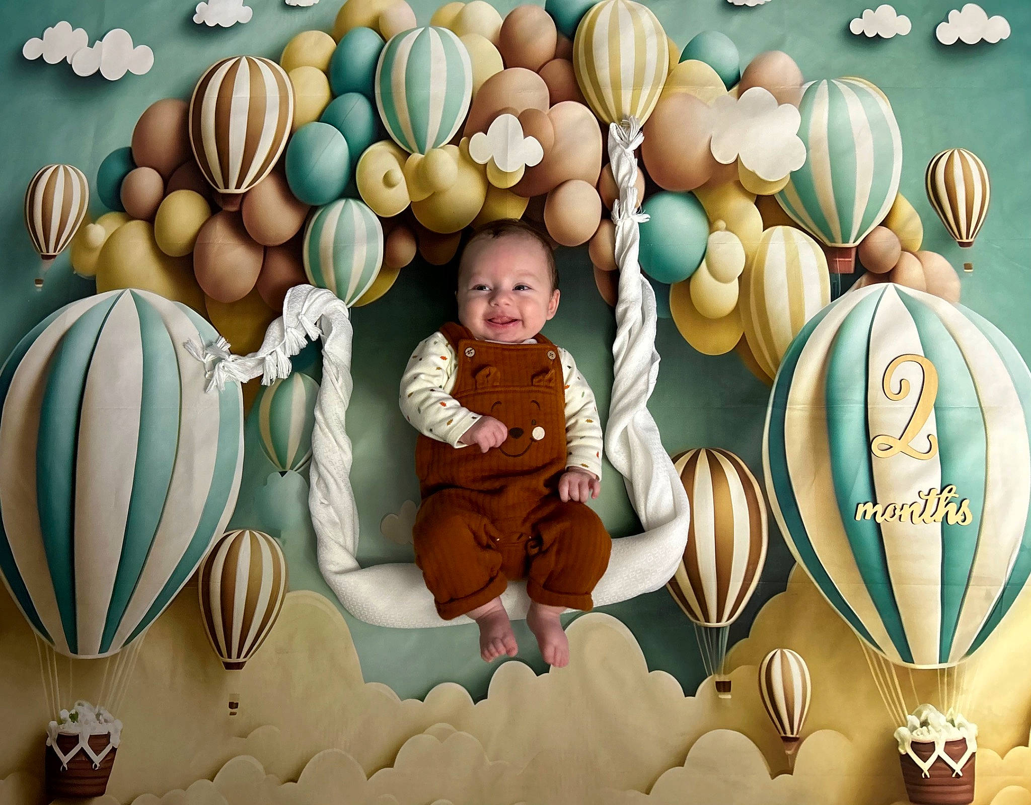 Alessio participe au concours pour gagner de l'argent avec cette photo : art, baby, child, egg, event, font, graphics, happy, holiday, illustration, joy, natural_foods, party_supply, pattern, people, person, product, room, textile, toddler