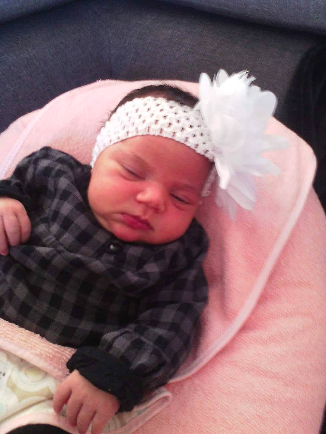 Neïla a rejoint le concours — aidez-le/la à gagner de superbes lots ! baby, bonnet, child, fashion_accessory, hair_accessory, headband, headgear, headpiece, person, toddler