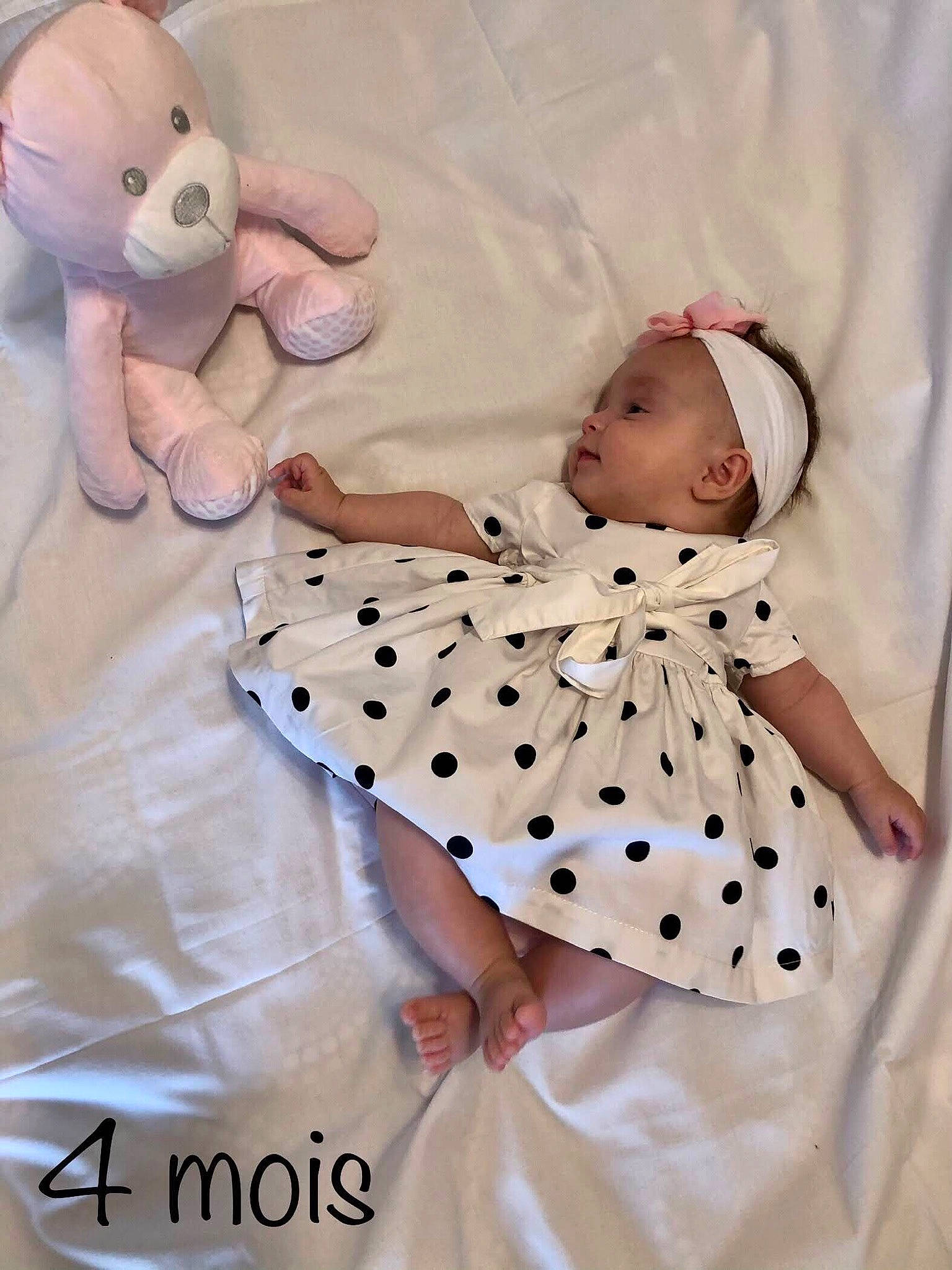 Alizée a rejoint le concours — aidez-le/la à gagner de superbes lots ! baby, baby_products, baby_safety, baby_toddler_clothing, baby_toys, bedding, child, comfort, linens, pattern, person, pink, plush, polka_dot, product, stuffed_toy, teddy_bear, textile, toddler, toy