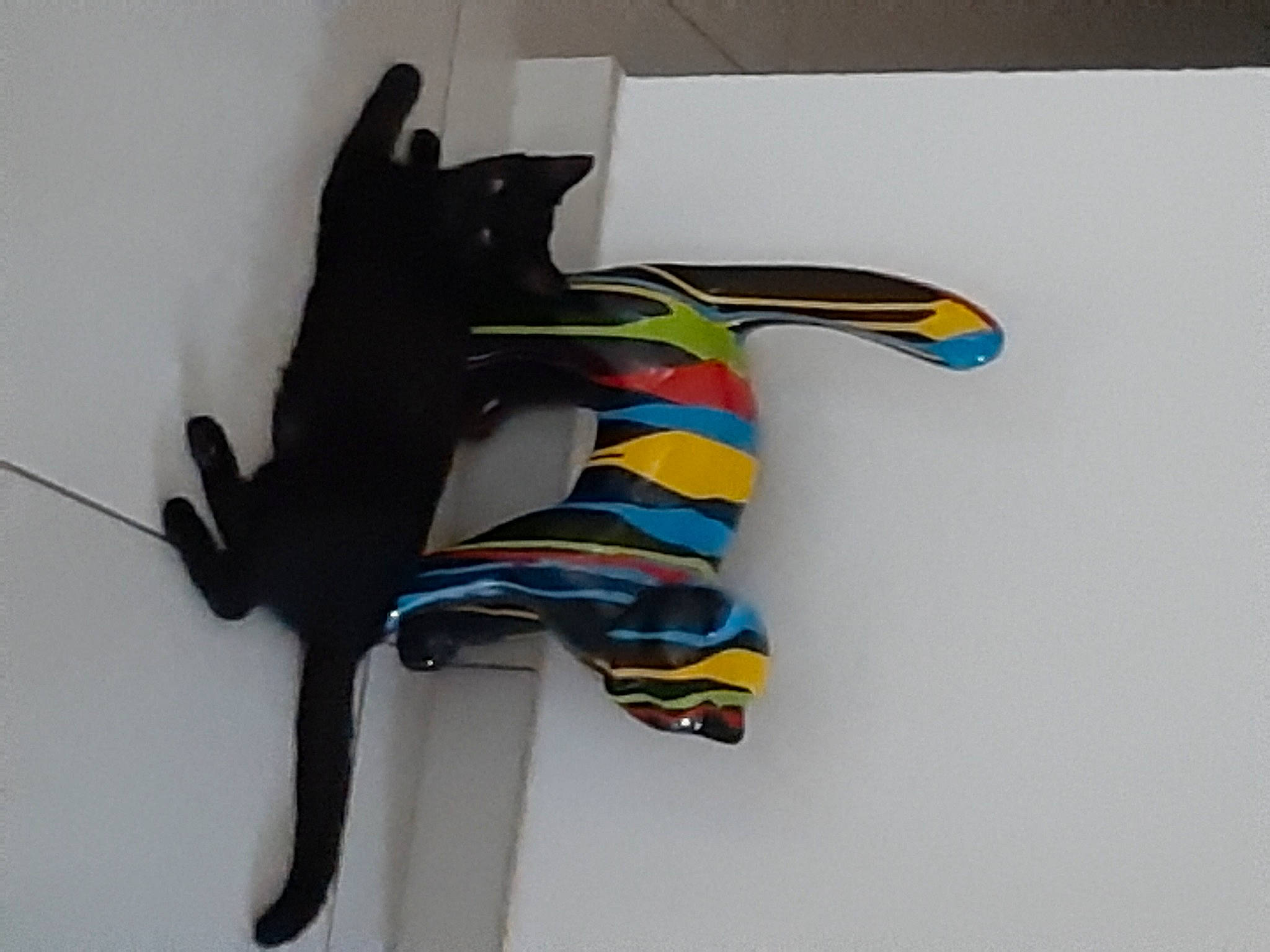 Kenza a rejoint le concours — aidez-le/la à gagner de superbes lots ! art, carmine, creative_arts, electric_blue, font, plastic, symbol, tail, visual_arts, wire