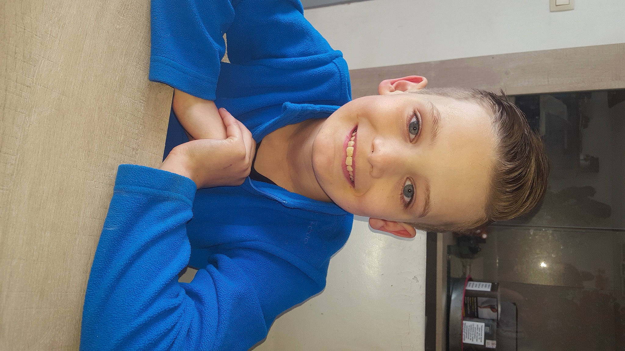 Noah a rejoint le concours — aidez-le/la à gagner de superbes lots ! chest, child, chin, comfort, elbow, electric_blue, eye, fun, happy, jaw, joy, mouth, neck, nose, person, portrait_photography, room, sitting, sleeve, smile