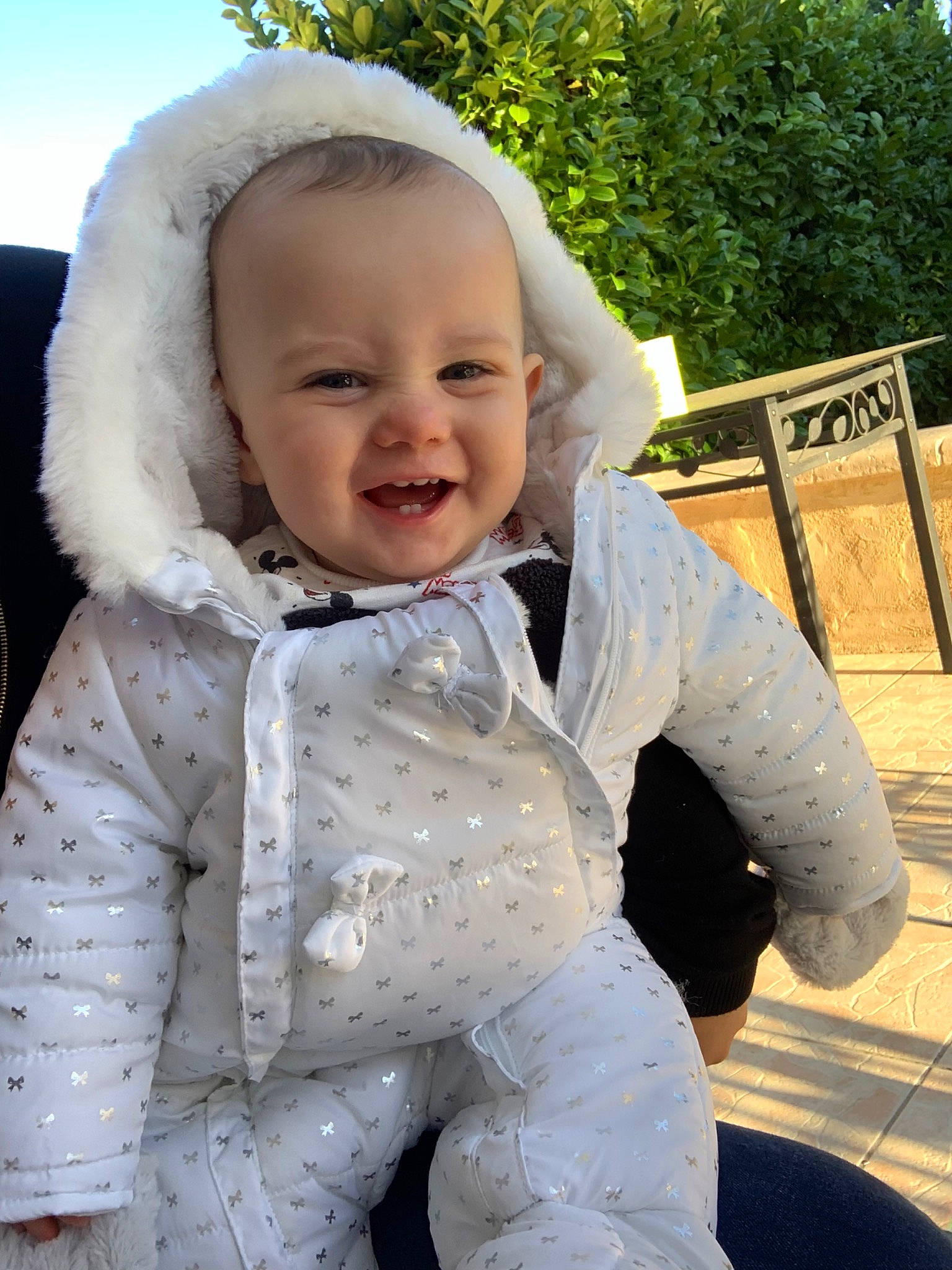 Lola participe au concours pour gagner de l'argent avec cette photo : baby, cheek, child, ear, eye, face, head, jacket, nose, outerwear, person, skin, smile, toddler