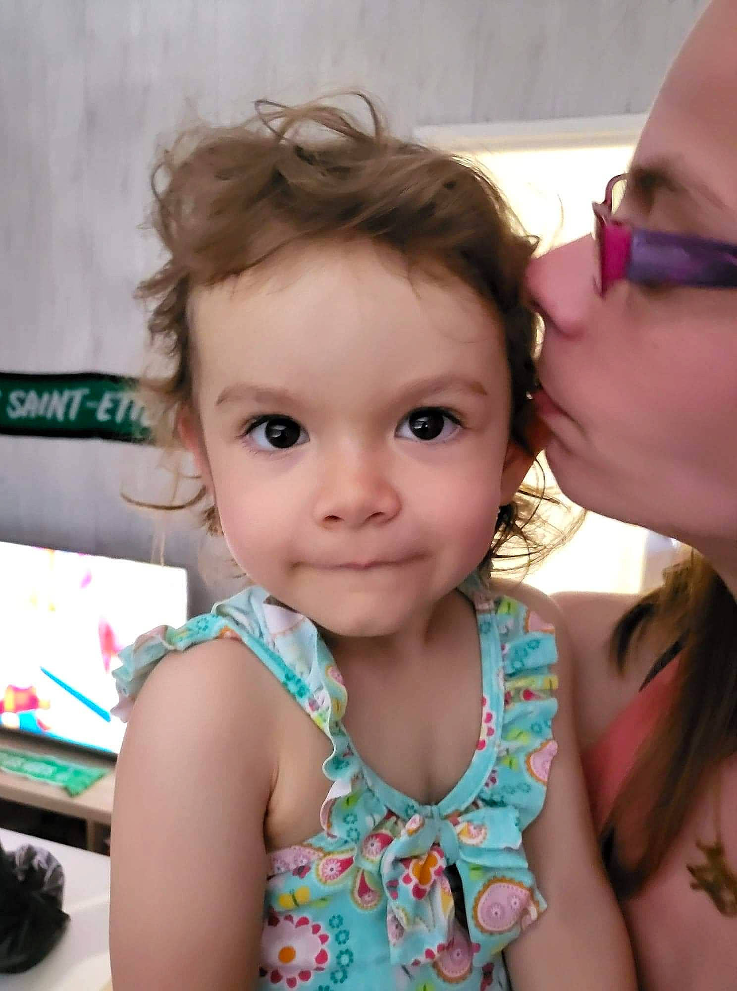 Lyna participe au concours pour gagner de l'argent avec cette photo : baby_toddler_clothing, cheek, chin, ear, eyelash, face, finger, fun, gesture, happy, iris, joy, lip, mouth, neck, nose, organ, person, pink, shoulder