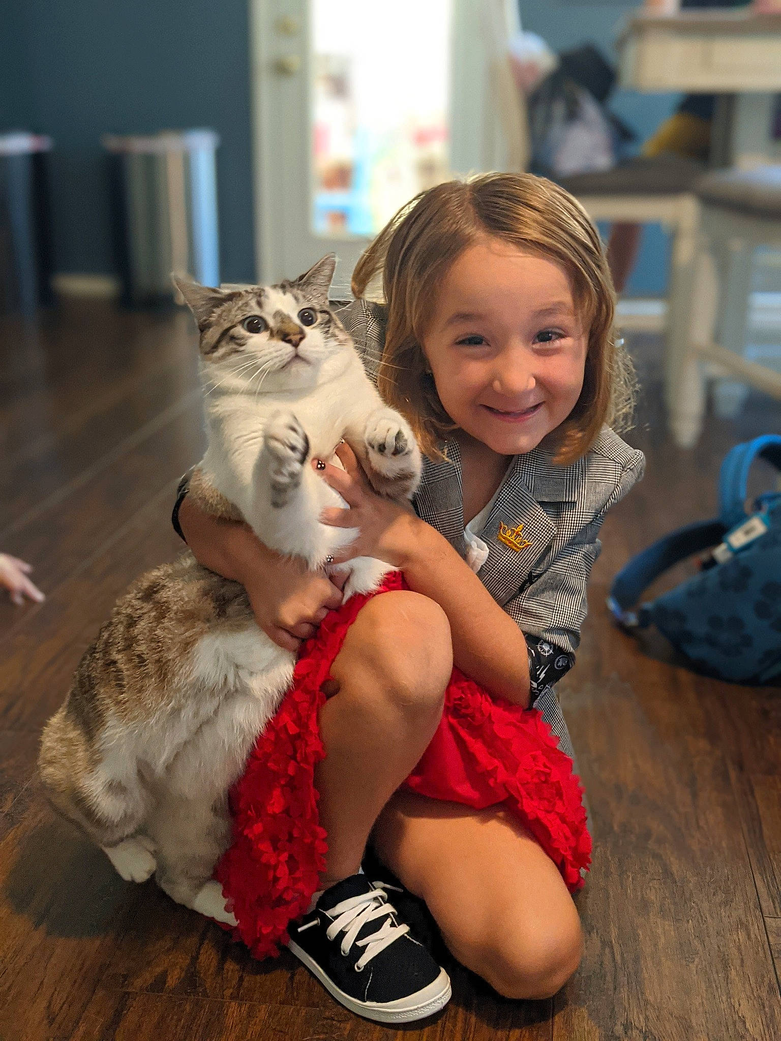 Goose is registered to the contest to win money with this photo: blond, cat, child, companion_dog, event, eye, fawn, felidae, flooring, fun, fur, happy, leg, sitting, skin, small_to_medium_sized_cats, smile, toddler, toy, whiskers