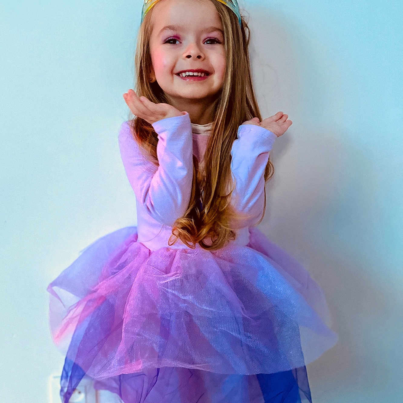 June participe au concours pour gagner de l'argent avec cette photo : accessories, child, clothing, costume, dress, eveningdress, face, female, formalwear, girl, happy, hat, head, jewelry, person, photography, portrait, purple, skirt, smile
