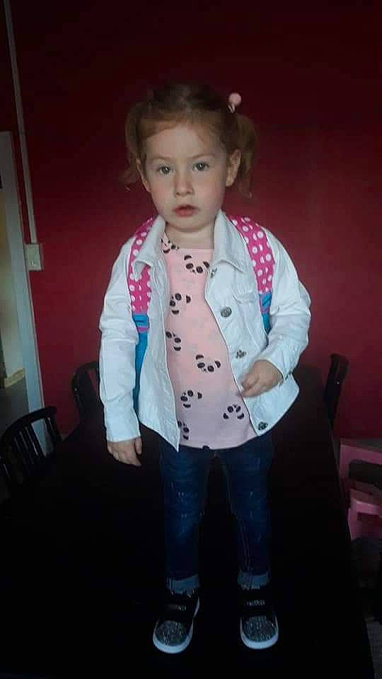 Enora participe au concours pour gagner de l'argent avec cette photo : baby_toddler_clothing, blazer, chair, child, collar, denim, dress_shirt, fashion_design, flash_photography, formal_wear, fun, gesture, happy, iris, jacket, jeans, neck, pattern, person, sleeve