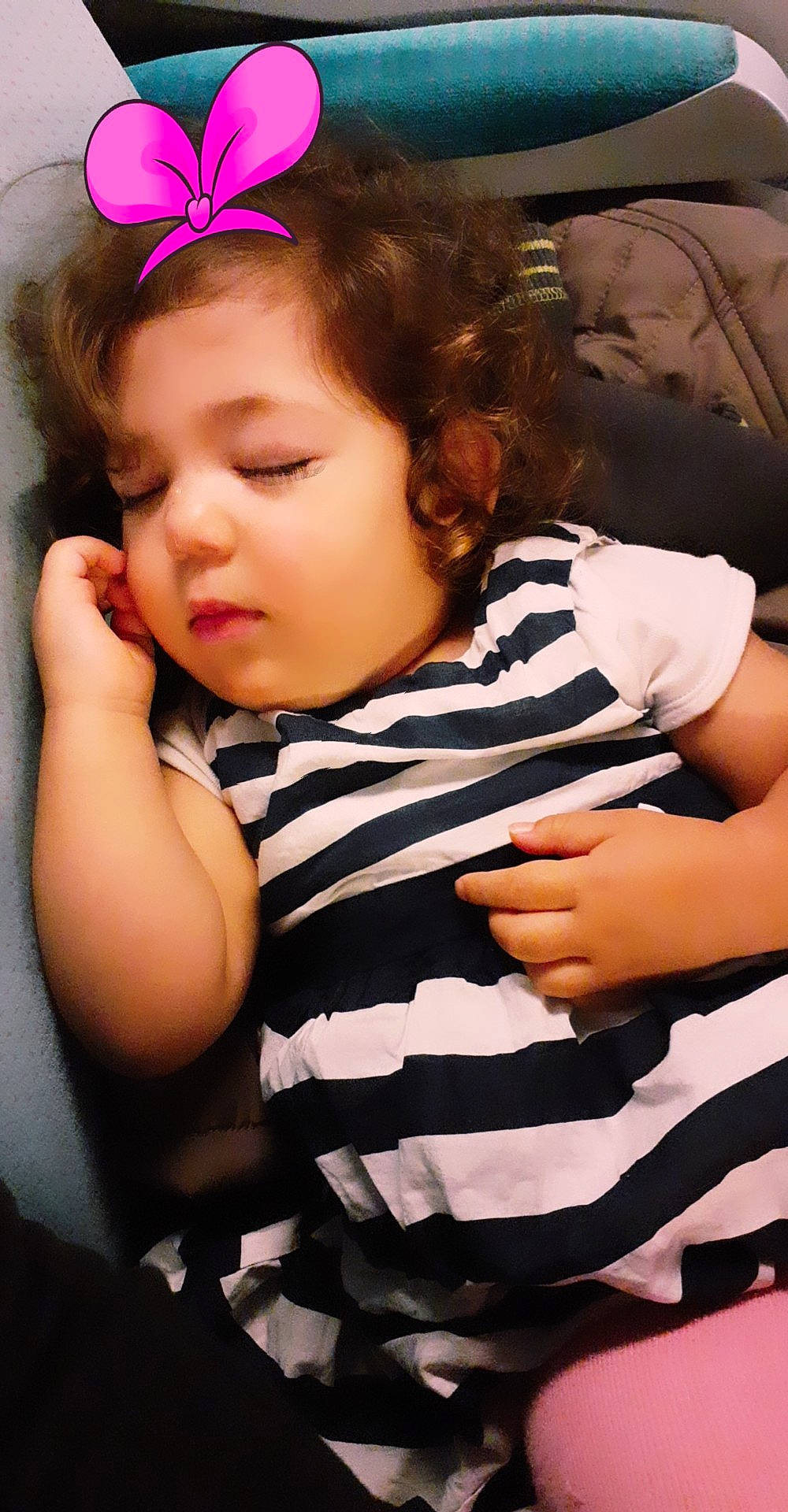 Shayness a rejoint le concours — aidez-le/la à gagner de superbes lots ! baby, baby_toddler_clothing, cheek, child, child_model, comfort, costume_accessory, eyelash, finger, hair_accessory, headband, headpiece, human, insect, invertebrate, nail, person, pink, skin, toddler