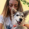Bella a rejoint le concours — aidez-le/la à gagner de superbes lots ! dog, puppy, person, woman, portrait, selfie, smiling, happy, fluffy, fur, ears, tongue, pet, companion, outdoor, sunlight, plants, vines, t_shirt, leash