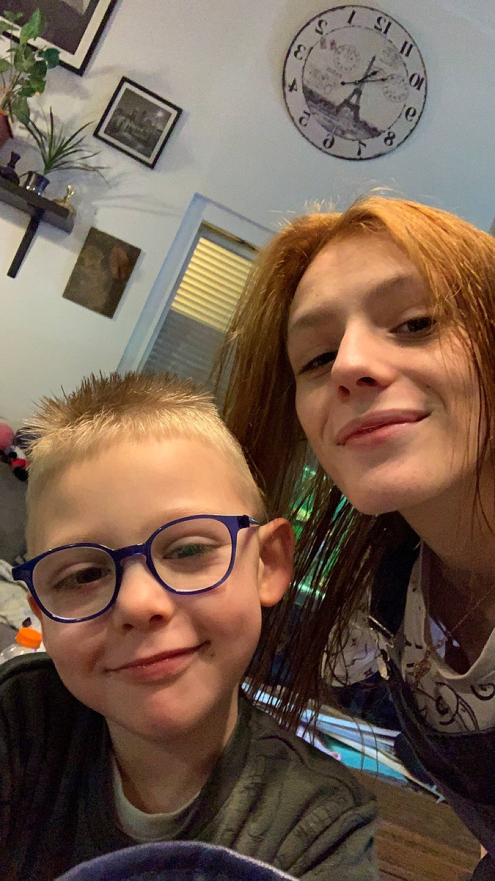 Loumeo a rejoint le concours — aidez-le/la à gagner de superbes lots ! cheek, chin, ear, eyebrow, eyelash, eyewear, forehead, glasses, happy, iris, jaw, joy, lip, mouth, nose, organ, person, photograph, picture_frame, skin