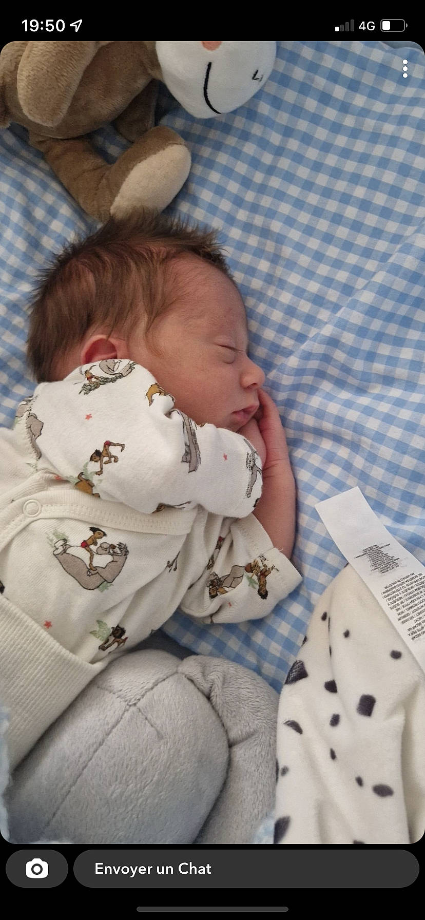 Wallace a rejoint le concours — aidez-le/la à gagner de superbes lots ! baby, baby_products, baby_safety, baby_sleeping, baby_toddler_clothing, bedding, bedtime, carmine, cheek, child, comfort, linens, office_supplies, pattern, person, product, room, skin, sleeve, textile