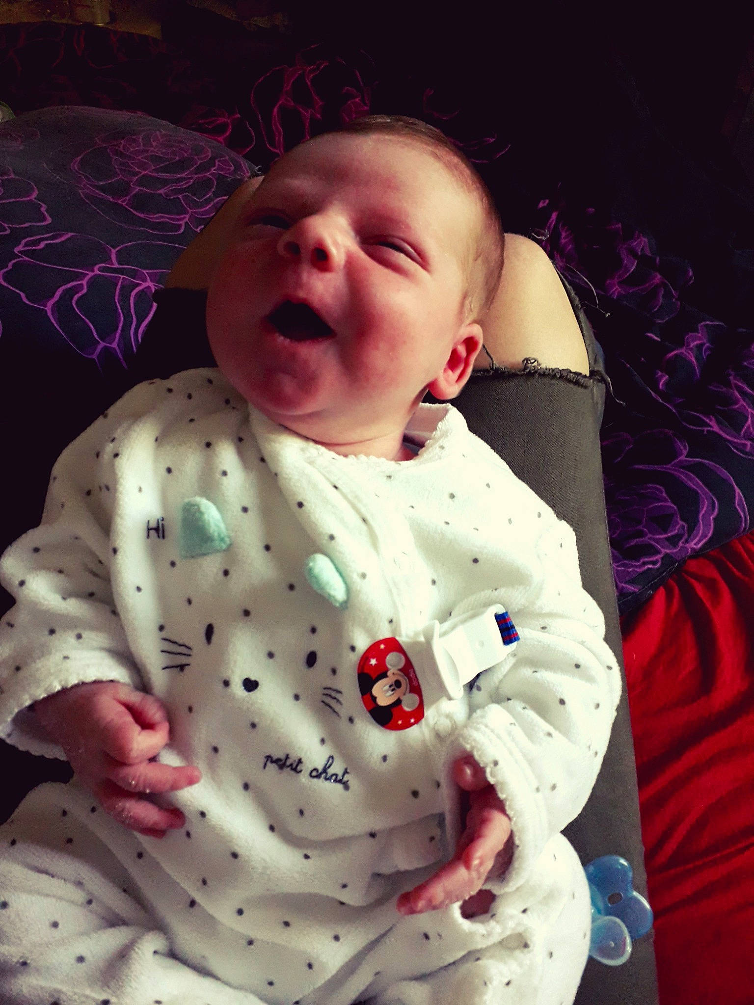 Mathias participe au concours pour gagner de l'argent avec cette photo : baby, cheek, child, mouth, nose, person, smile, toddler, yawn