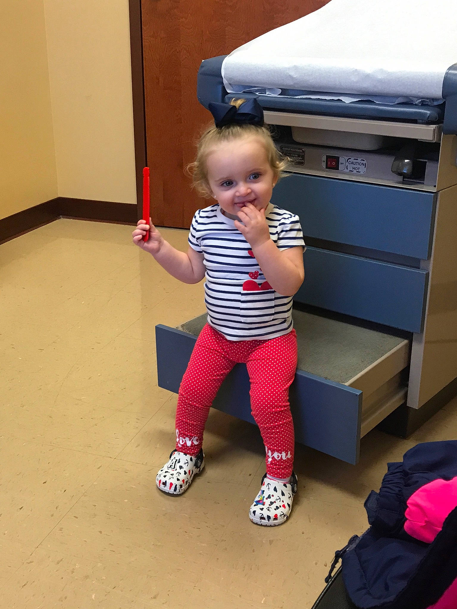 Abbigail is registered to the contest to win money with this photo: child, joy, person, play, shoulder, standing, toddler