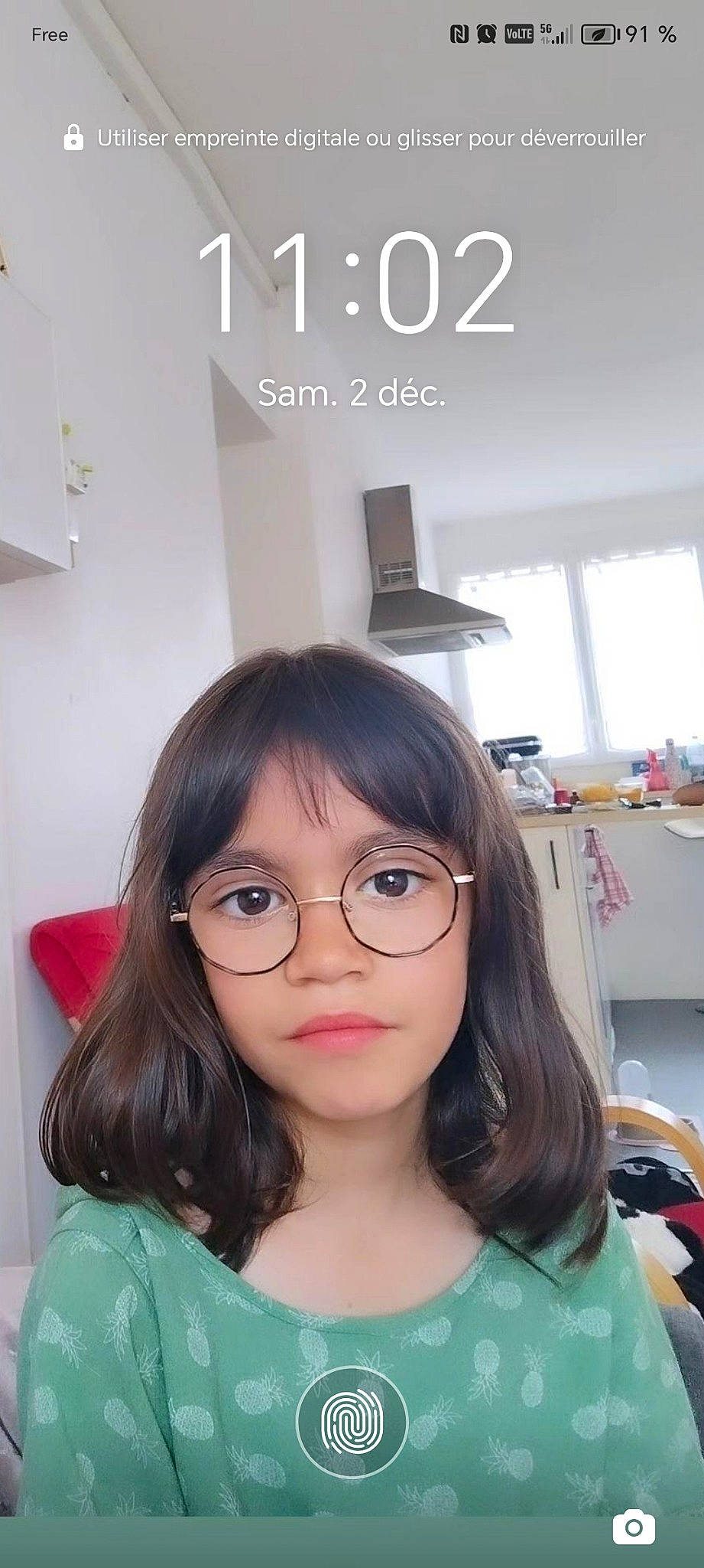 Mila a rejoint le concours — aidez-le/la à gagner de superbes lots ! bangs, black_hair, cheek, chin, cool, eyebrow, eyelash, eyewear, forehead, glasses, happy, iris, jaw, layered_hair, lip, long_hair, nose, person, shoulder, skin