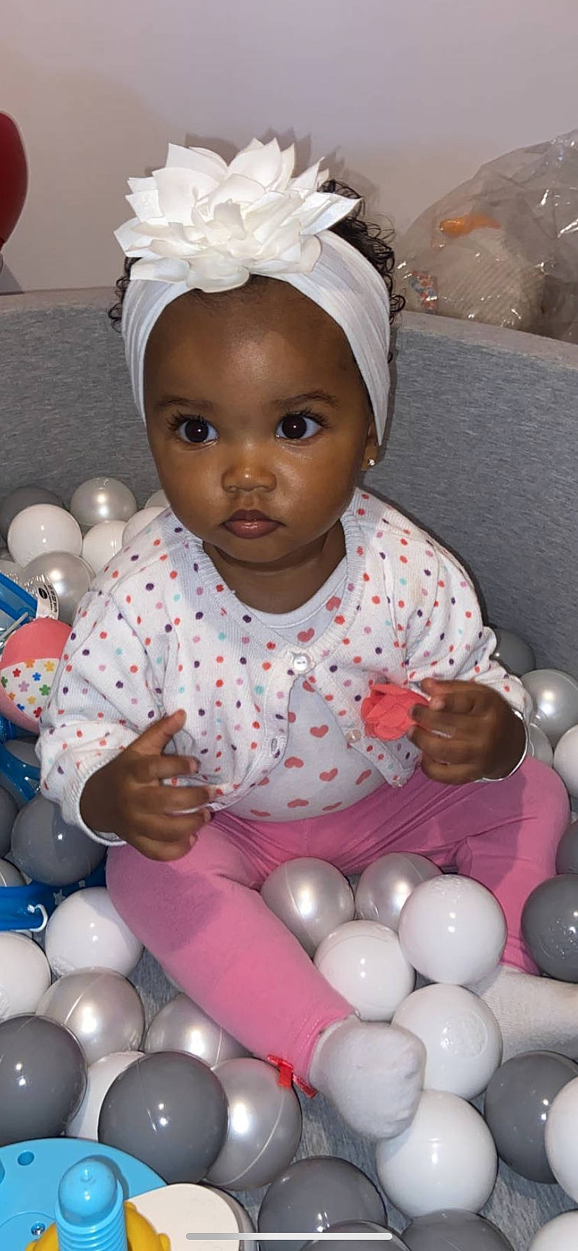 Naïla a rejoint le concours — aidez-le/la à gagner de superbes lots ! baby, baby_toddler_clothing, balloon, beauty, cheek, child, event, facial_expression, fun, happy, headband, headpiece, party, party_supply, people, person, pink, product, sweetness, toddler