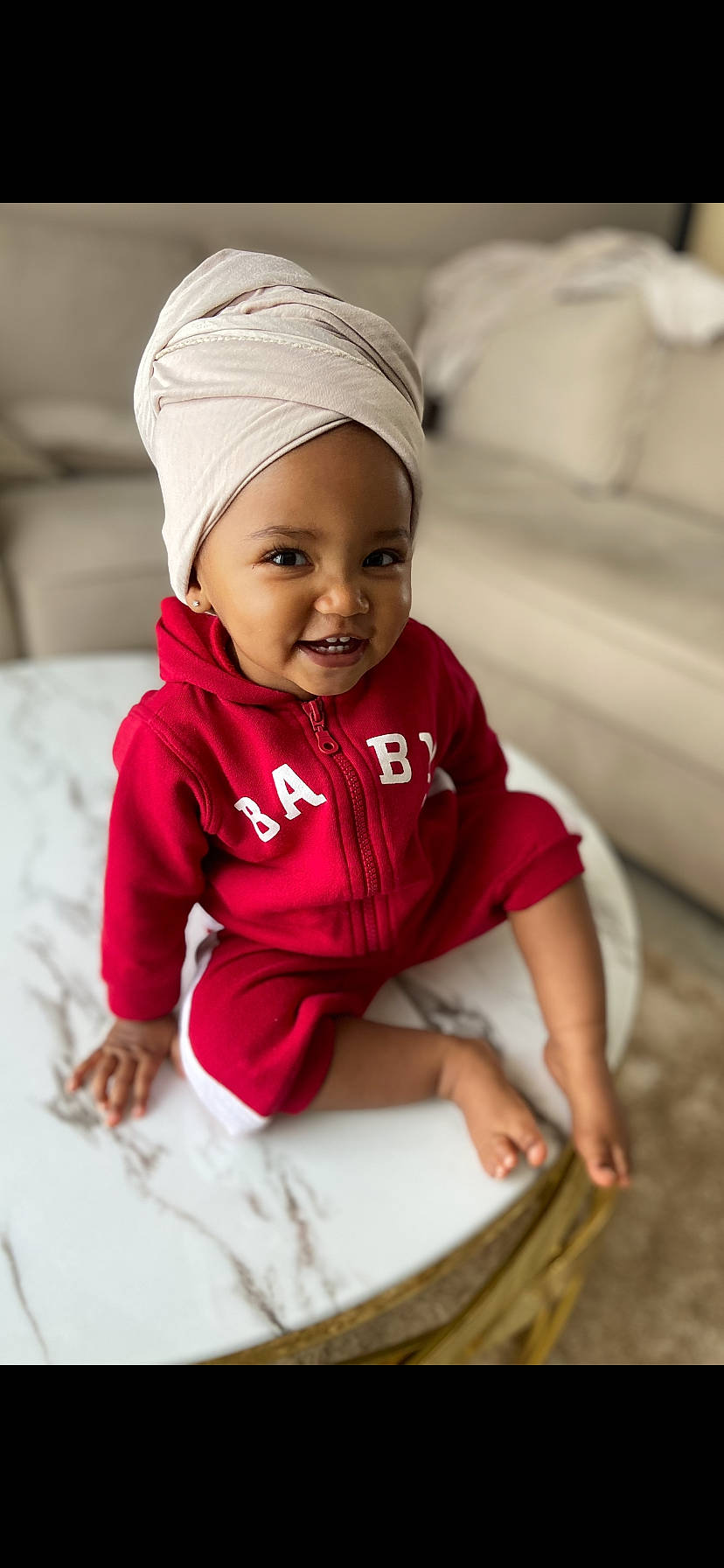 Naïla a rejoint le concours — aidez-le/la à gagner de superbes lots ! baby, baby_toddler_clothing, cap, child, comfort, cool, eye, face, fashion_accessory, flooring, happy, headwear, knit_cap, magenta, outerwear, person, skin, sleeve, smile, t_shirt