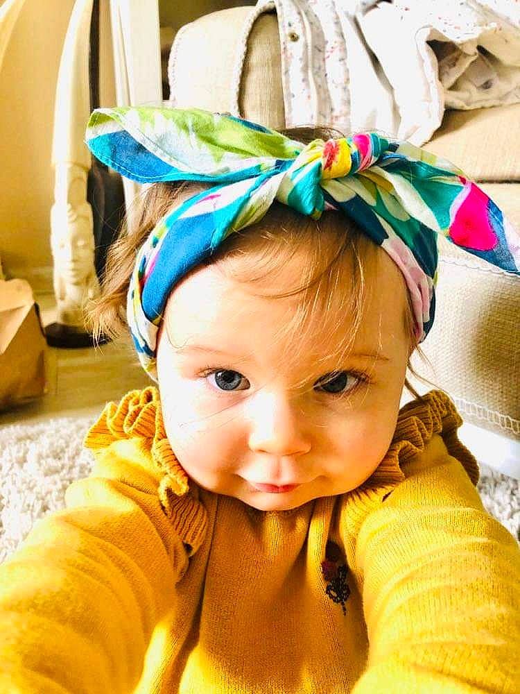 Héloïse a rejoint le concours — aidez-le/la à gagner de superbes lots ! baby, cheek, chin, clothing, costume_hat, ear, eyebrow, face, green, happy, head, headgear, iris, neck, nose, outerwear, person, skin, sleeve, white