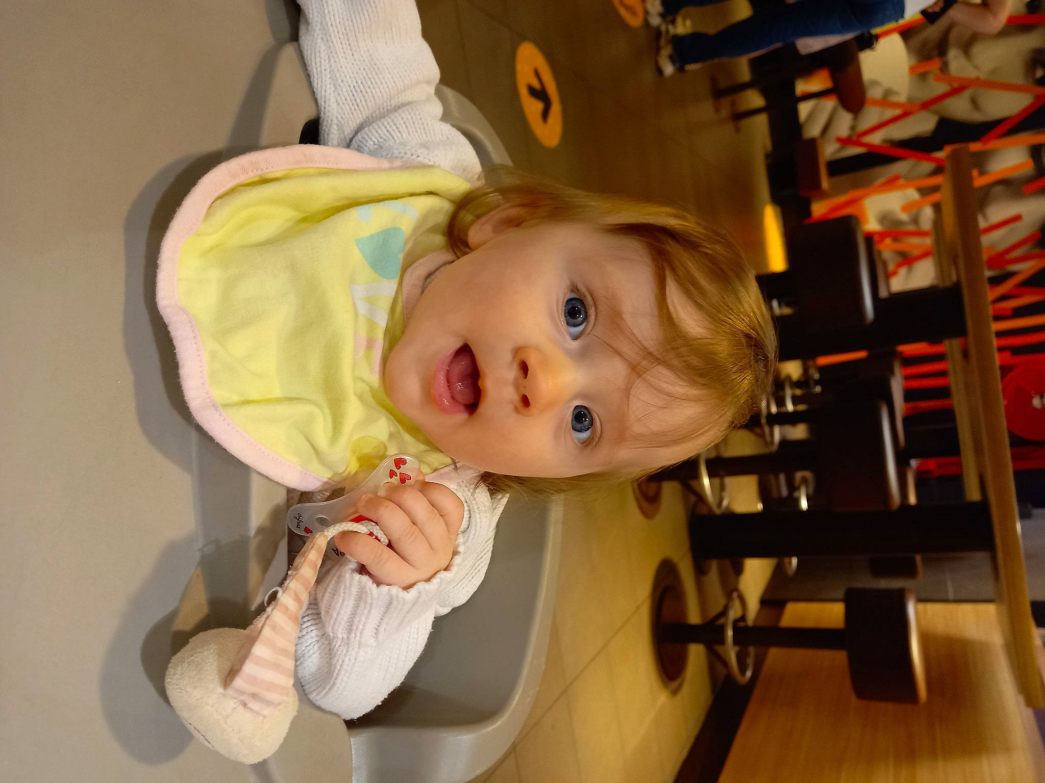 Chelsea participe au concours pour gagner de l'argent avec cette photo : baby, baby_products, baby_safety, baby_toddler_clothing, blond, chair, cheek, child, comfort, eye, flooring, fun, hardwood, iris, mouth, person, room, sitting, smile, surprise