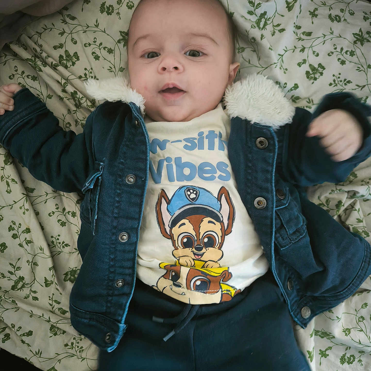Lorenzo a rejoint le concours — aidez-le/la à gagner de superbes lots ! baby, bodypart, clothing, coat, face, finger, furniture, hand, head, hoodie, jacket, jeans, knitwear, longsleeve, pants, person, photography, portrait, sweater, sweatshirt