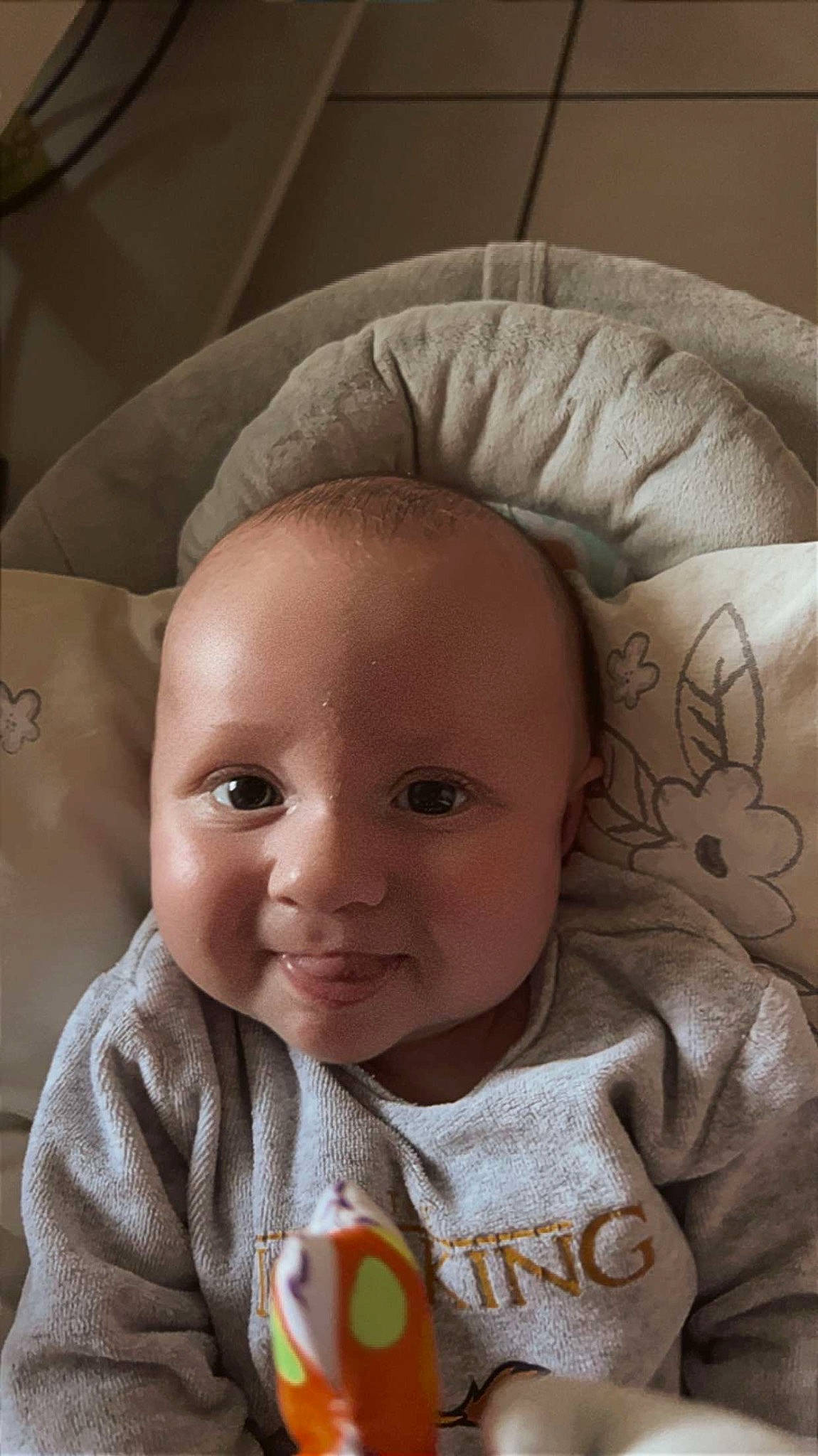 Lorenzo a rejoint le concours — aidez-le/la à gagner de superbes lots ! baby, baby_toddler_clothing, brown, cheek, chin, comfort, eye, eyebrow, face, flash_photography, forehead, head, iris, lip, mouth, nose, person, skin, sleeve, smile