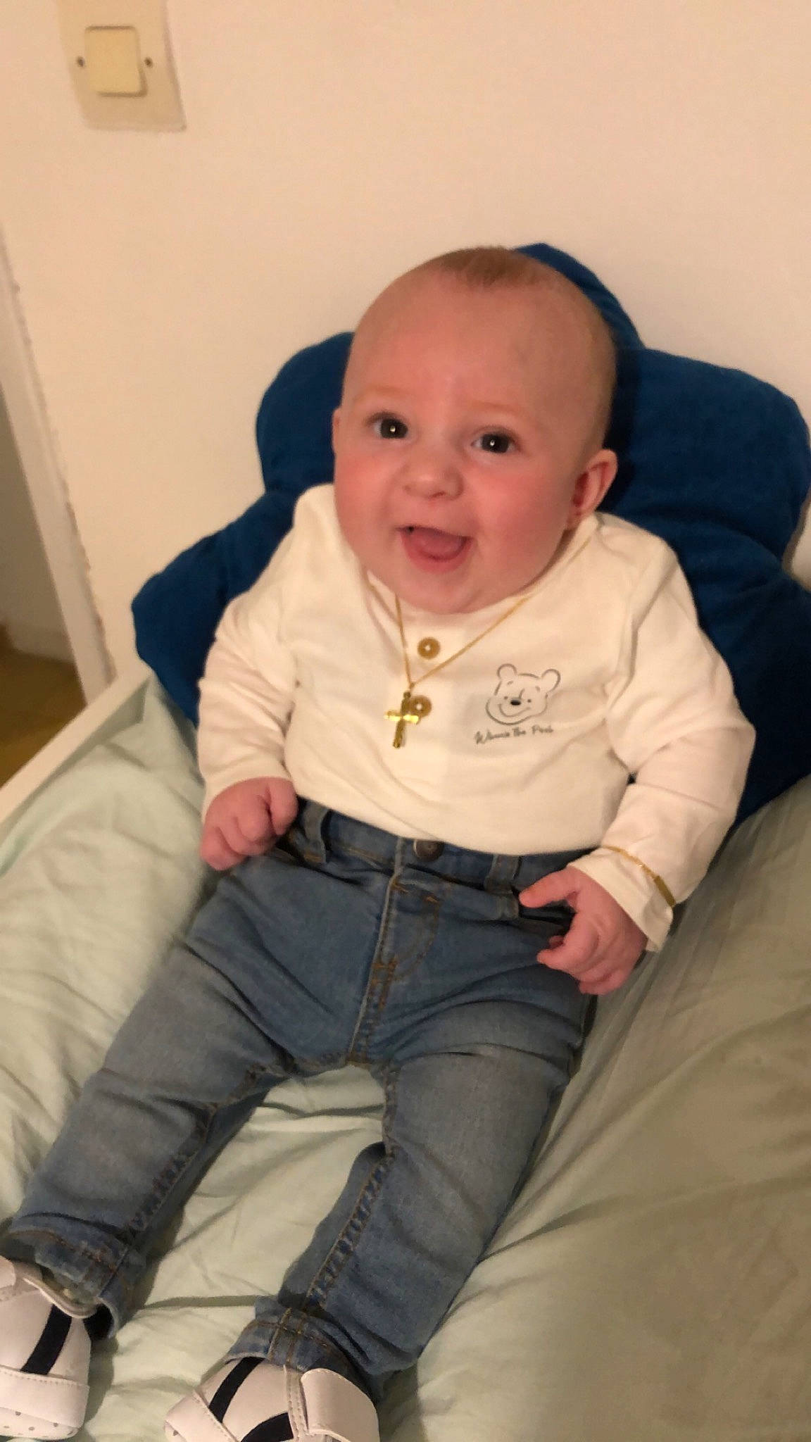 Lorenzo a rejoint le concours — aidez-le/la à gagner de superbes lots ! baby, baby_toddler_clothing, cheek, chin, comfort, cool, eyebrow, finger, fun, happy, head, iris, lap, lip, mouth, nose, person, skin, sleeve, smile