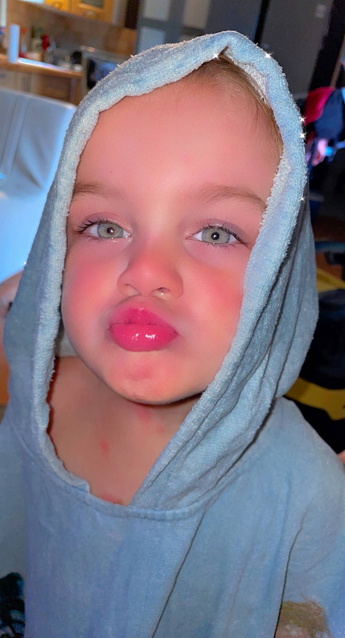 Katalidza participe au concours pour gagner de l'argent avec cette photo : cheek, child, chin, close_up, eyebrow, eyelash, forehead, fun, happy, headgear, iris, jaw, lip, mouth, nose, outerwear, person, pink, skin, smile
