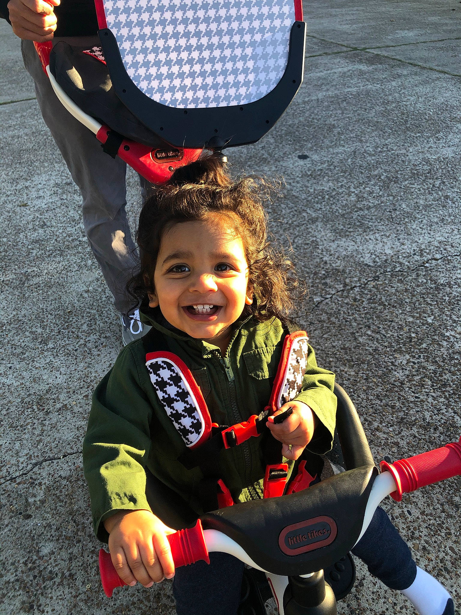 Keshav is registered to the contest to win money with this photo: asphalt, black, carmine, eye, fun, gesture, happy, head, human_body, joy, light, orange, person, personal_protective_equipment, photograph, recreation, red, smile, snapshot, toddler