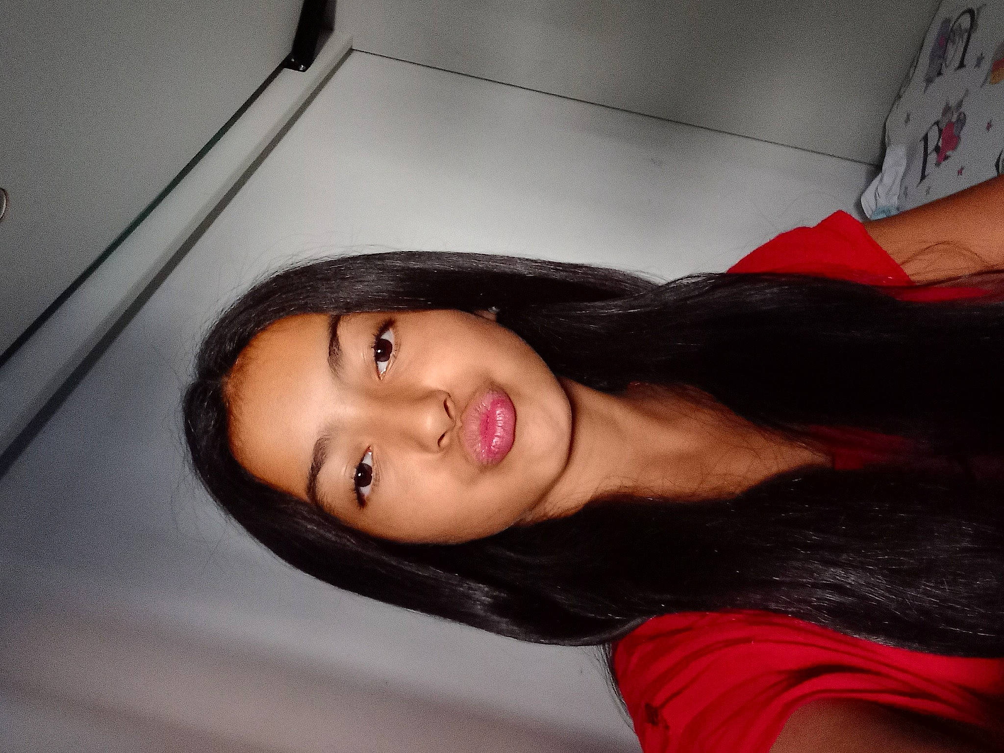 Nana a rejoint le concours — aidez-le/la à gagner de superbes lots ! brown_hair, chest, comfort, elbow, eyelash, fashion_design, flash_photography, human_leg, layered_hair, lip, lipstick, magenta, makeover, mouth, person, smile, thigh, throat, tints_and_shades, trunk