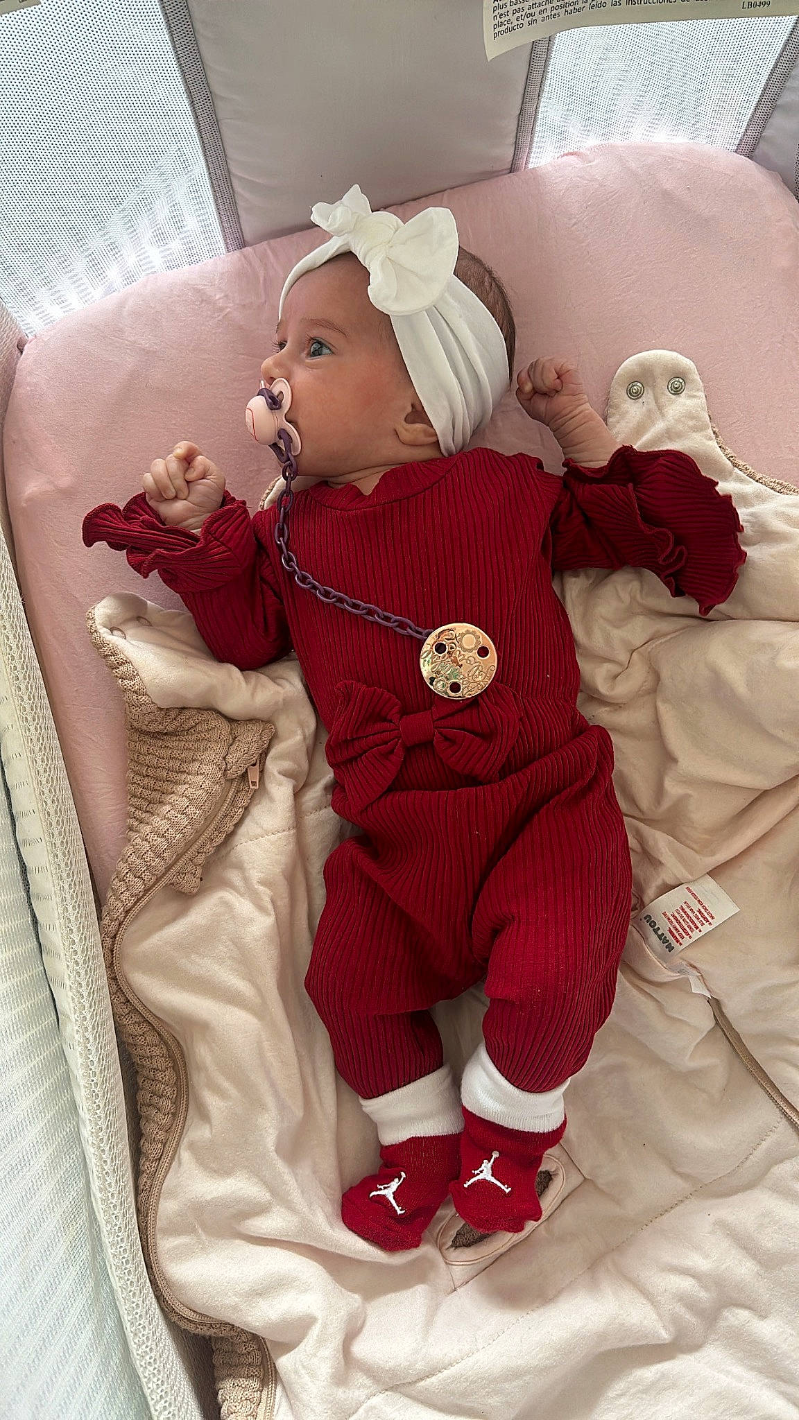 Myla participe au concours pour gagner de l'argent avec cette photo : baby, baby_products, baby_safety, baby_sleeping, baby_toddler_clothing, bedding, carmine, child, comfort, fictional_character, linens, pattern, person, personal_protective_equipment, pink, plush, sleeve, sock, stuffed_toy, textile