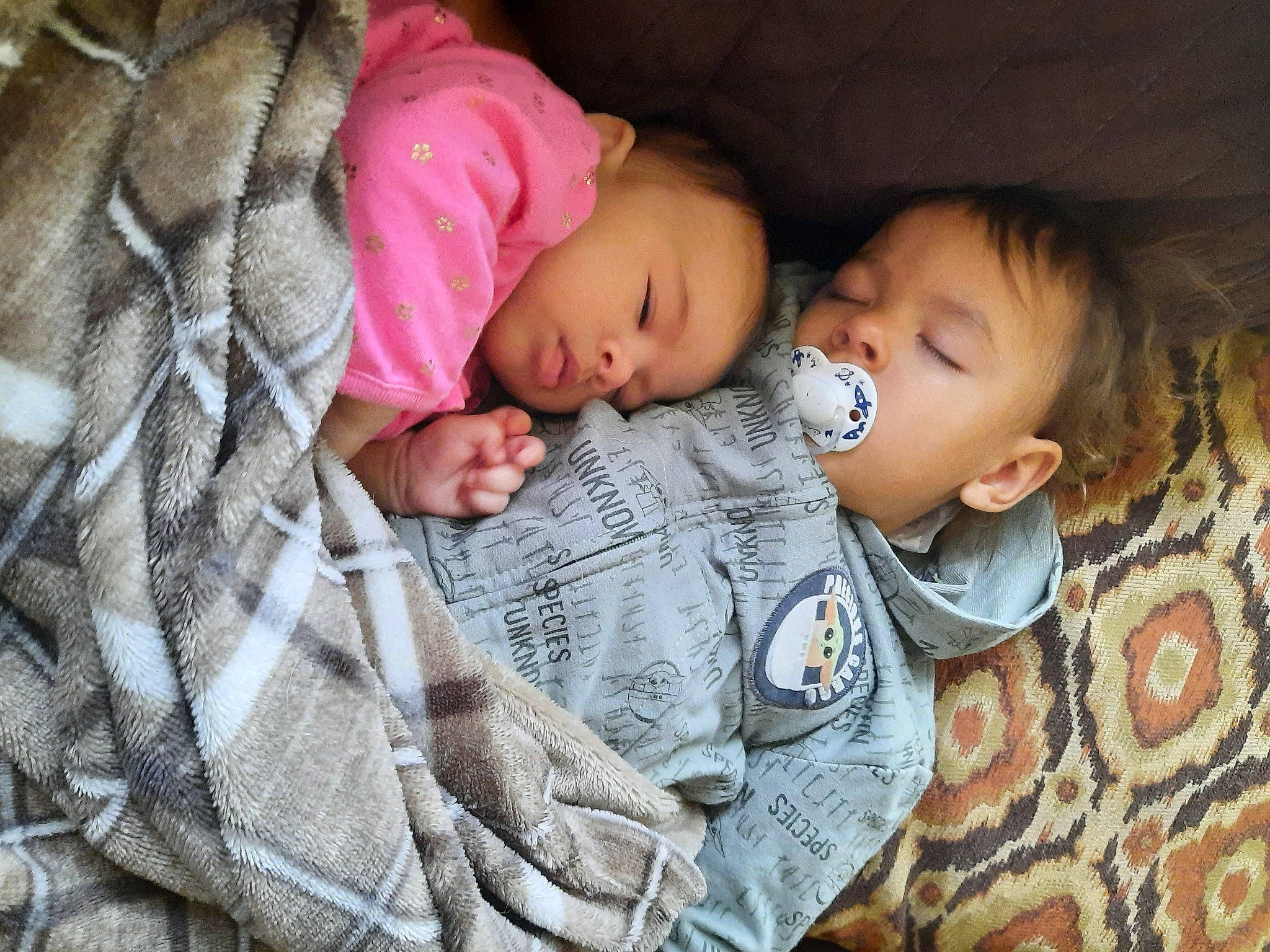 Maximus is registered to the contest to win money with this photo: baby, bedtime, cheek, child, nap, person, sibling, skin, sleep, toddler