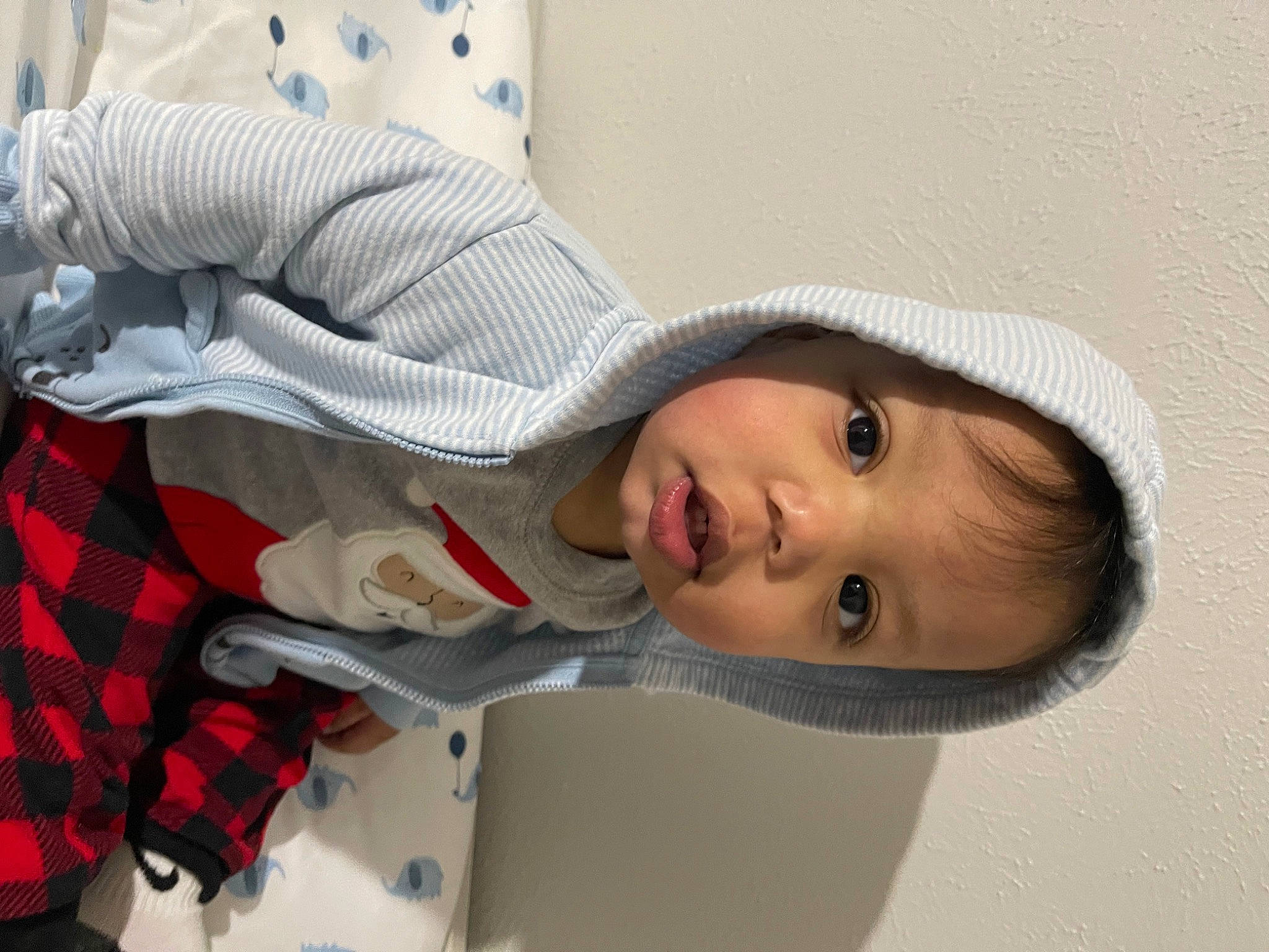 Damian is registered to the contest to win money with this photo: baby, baby_products, baby_toddler_clothing, child, comfort, eyelash, fashion_accessory, happy, hat, linens, pattern, person, plaid, room, skin, sleeve, smile, sun_hat, tartan, toddler