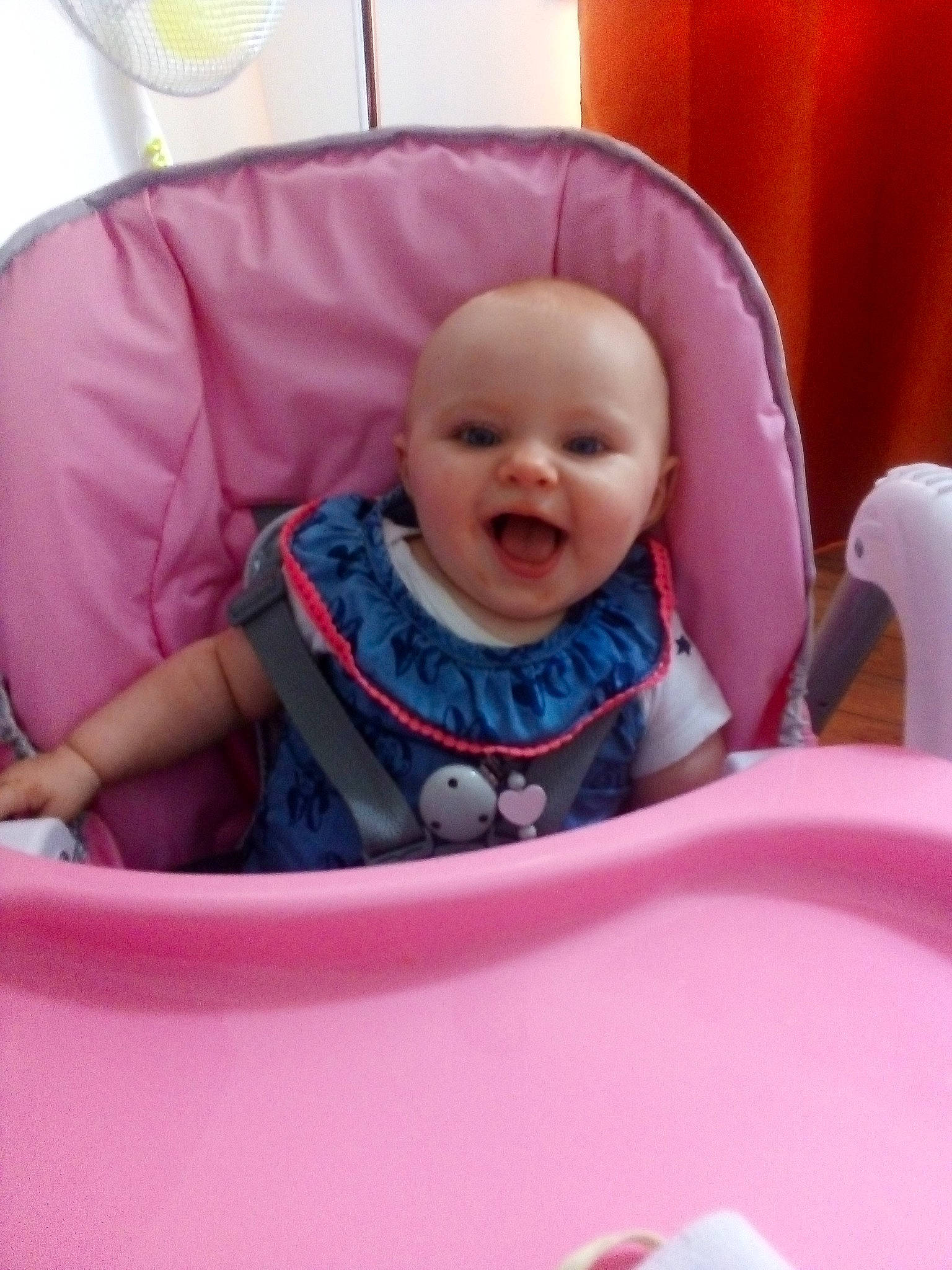 Jade participe au concours pour gagner de l'argent avec cette photo : baby, baby_products, cheek, child, person, pink, play, product, skin, smile, toddler