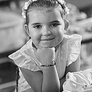 Layana a rejoint le concours — aidez-le/la à gagner de superbes lots ! child, girl, portrait, black_and_white, flower_crown, smile, bracelet, eyelet_dress, face, hand, long_hair, cute, happy, resting_chin, indoor, soft_focus, young, person, fashion, accessory