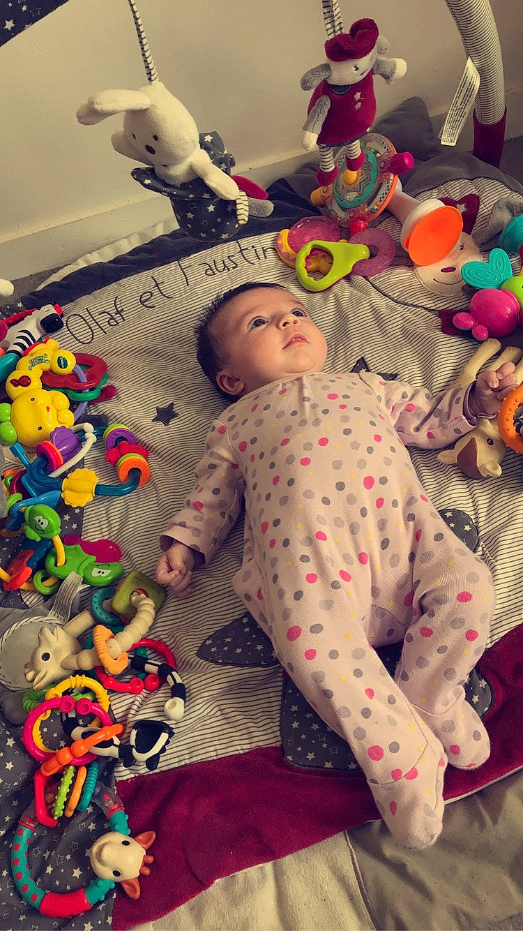 Maïssa a rejoint le concours — aidez-le/la à gagner de superbes lots ! child, doll, event, fun, happy, leisure, linens, mammal, pattern, person, pink, play, purple, room, sitting, snapshot, stuffed_toy, textile, toddler, toy