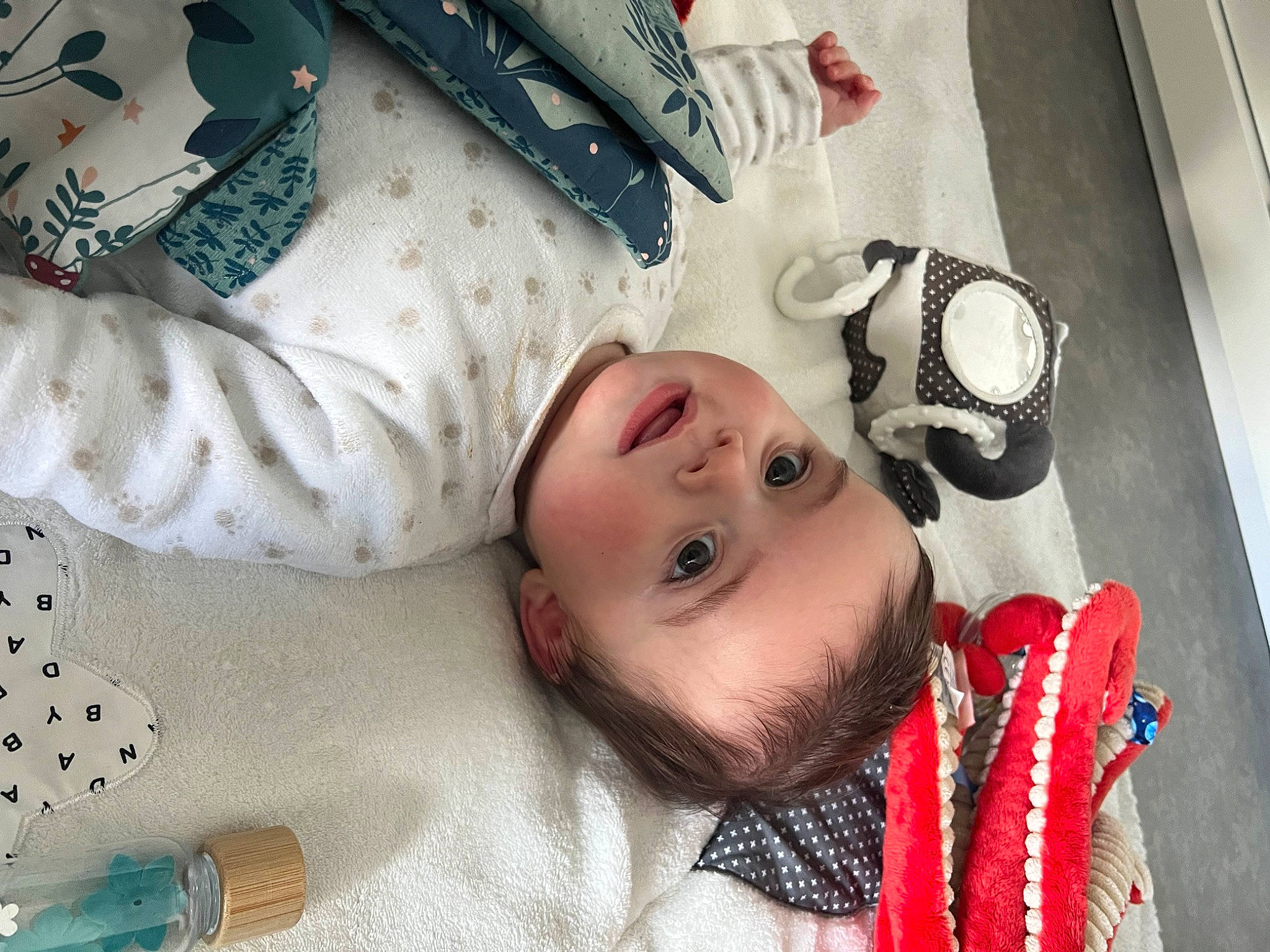 Meylan a rejoint le concours — aidez-le/la à gagner de superbes lots ! baby, baby_products, baby_toddler_clothing, carmine, cheek, child, comfort, eyelash, eyewear, fun, happy, headgear, linens, mouth, pattern, person, personal_protective_equipment, sleeve, smile, toddler