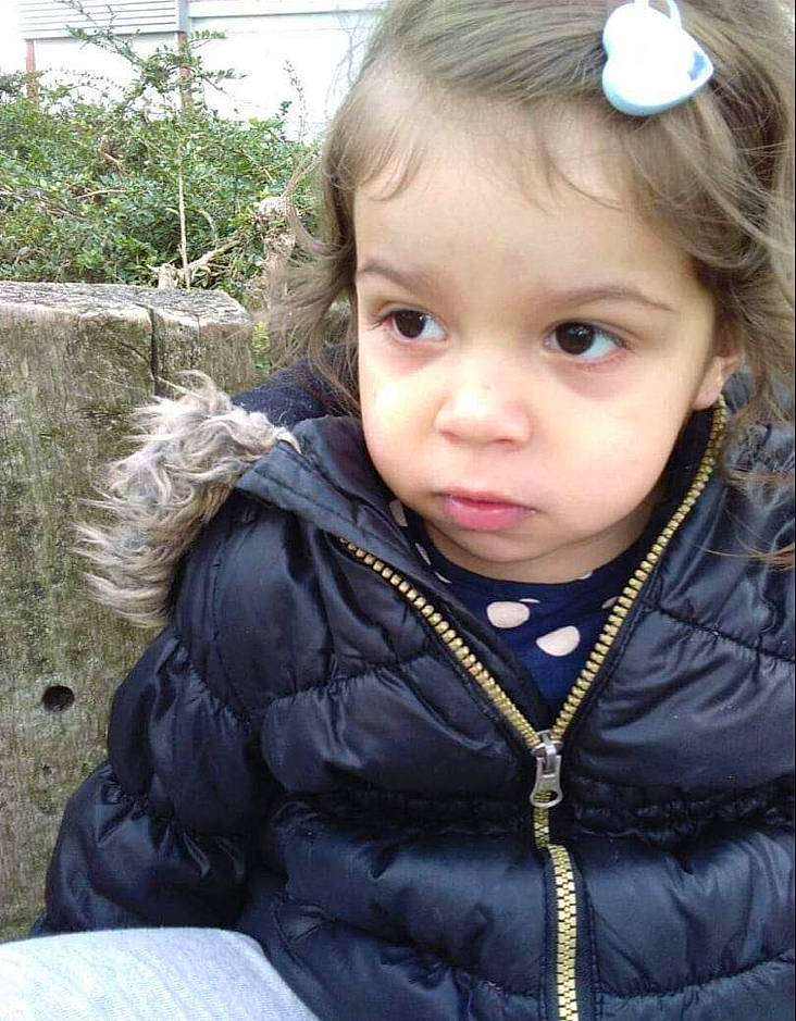 Lina a rejoint le concours — aidez-le/la à gagner de superbes lots ! cheek, child, chin, cool, eye, eyebrow, eyelash, face, grass, hairstyle, happy, head, iris, jacket, leaf, lip, nose, outerwear, person, skin