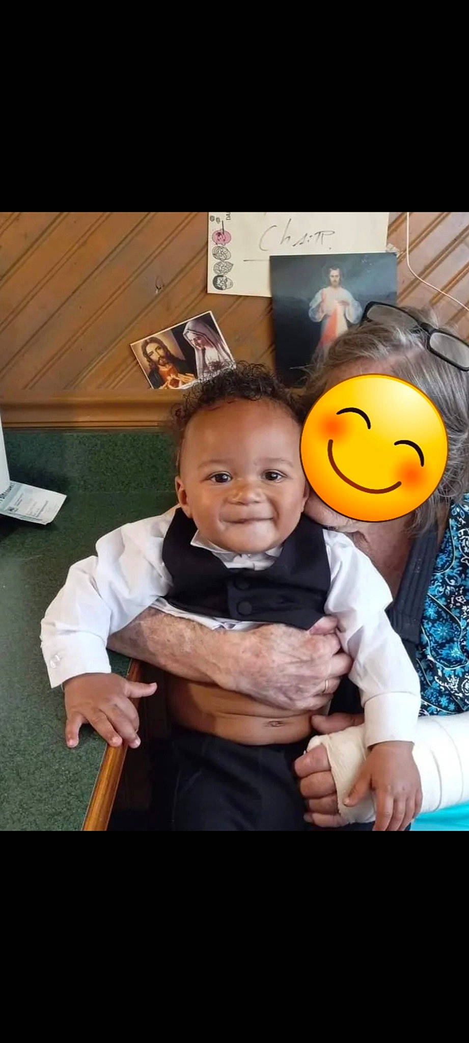 Alexzander is registered to the contest to win money with this photo: baby, baby_toddler_clothing, child, emoticon, flooring, fun, gesture, happy, head, joy, leisure, person, photo_caption, pumpkin, room, sitting, smile, stuffed_toy, t_shirt, thumb